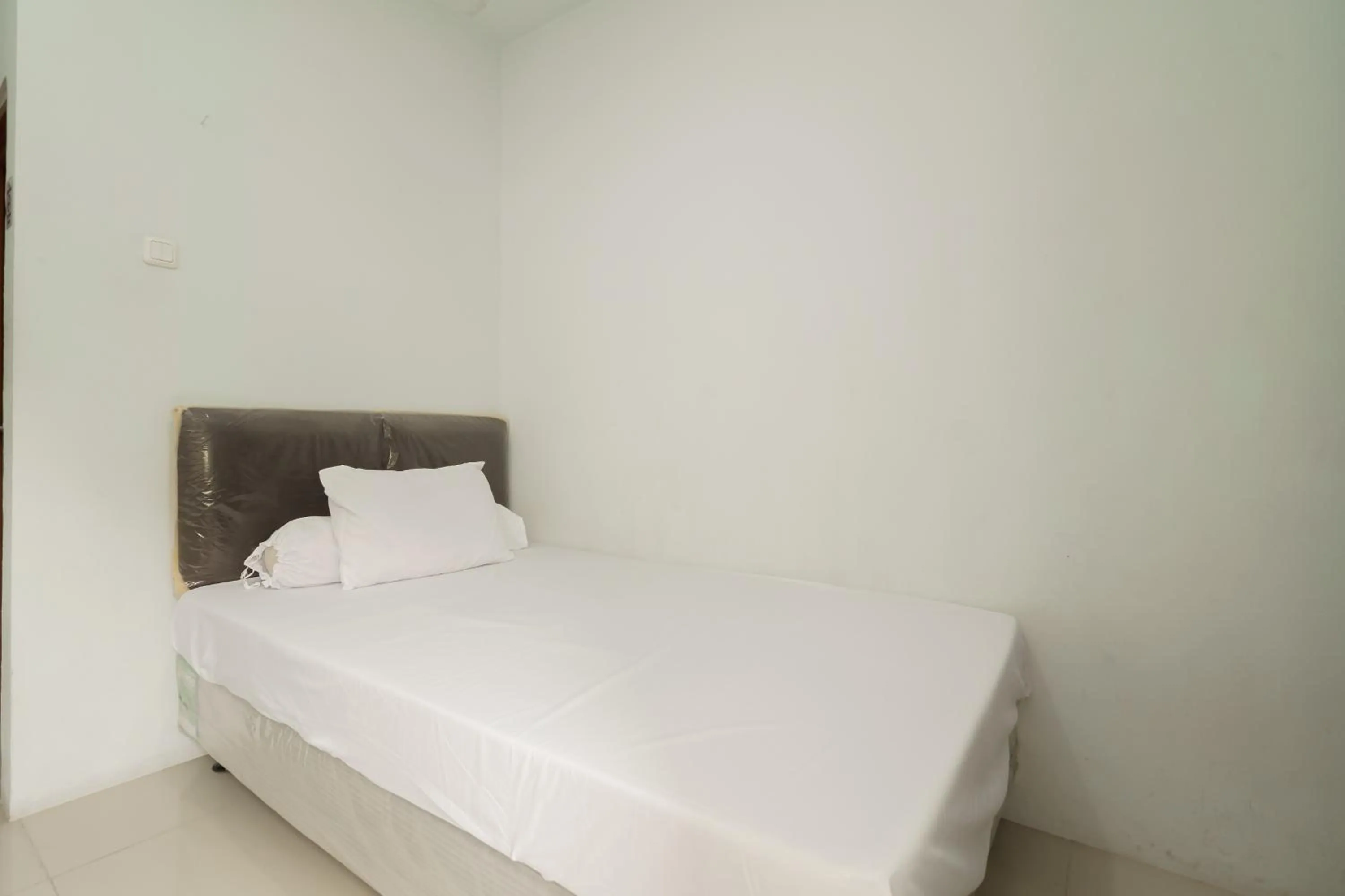 KoolKost Syariah near Kampus Utama Universitas Budi Luhur