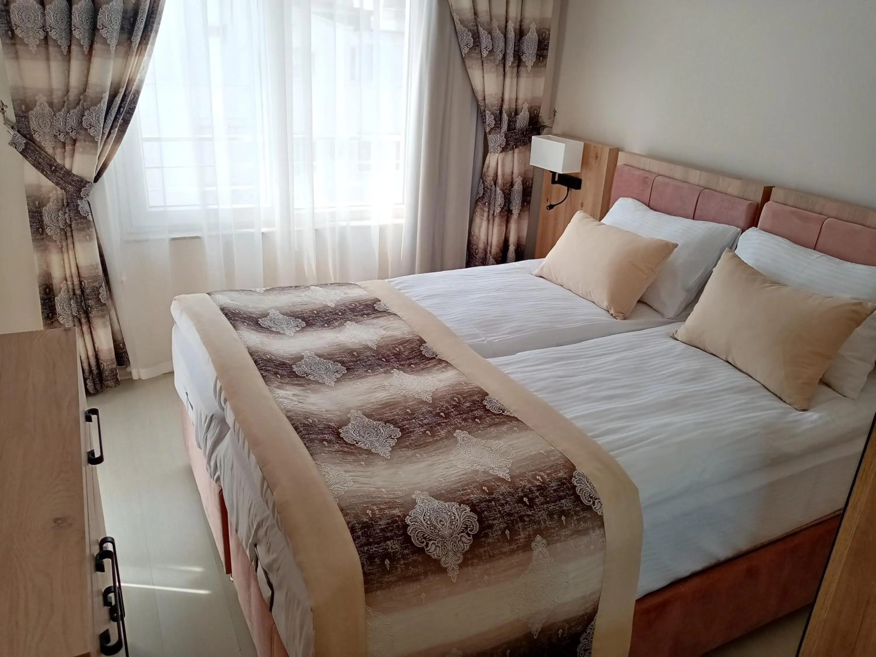 Bed in Alfa Apart Hotel