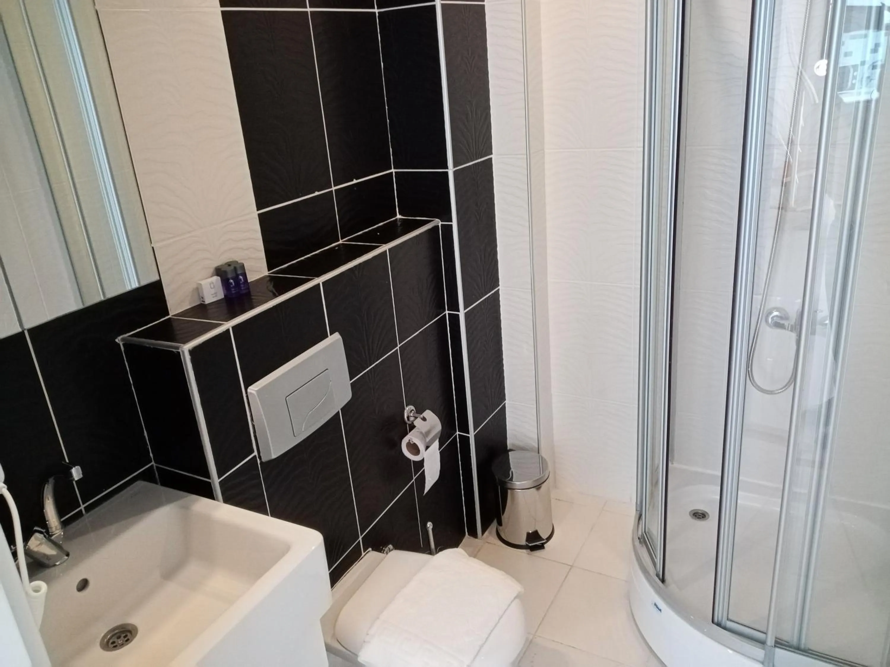 Bathroom in Alfa Apart Hotel