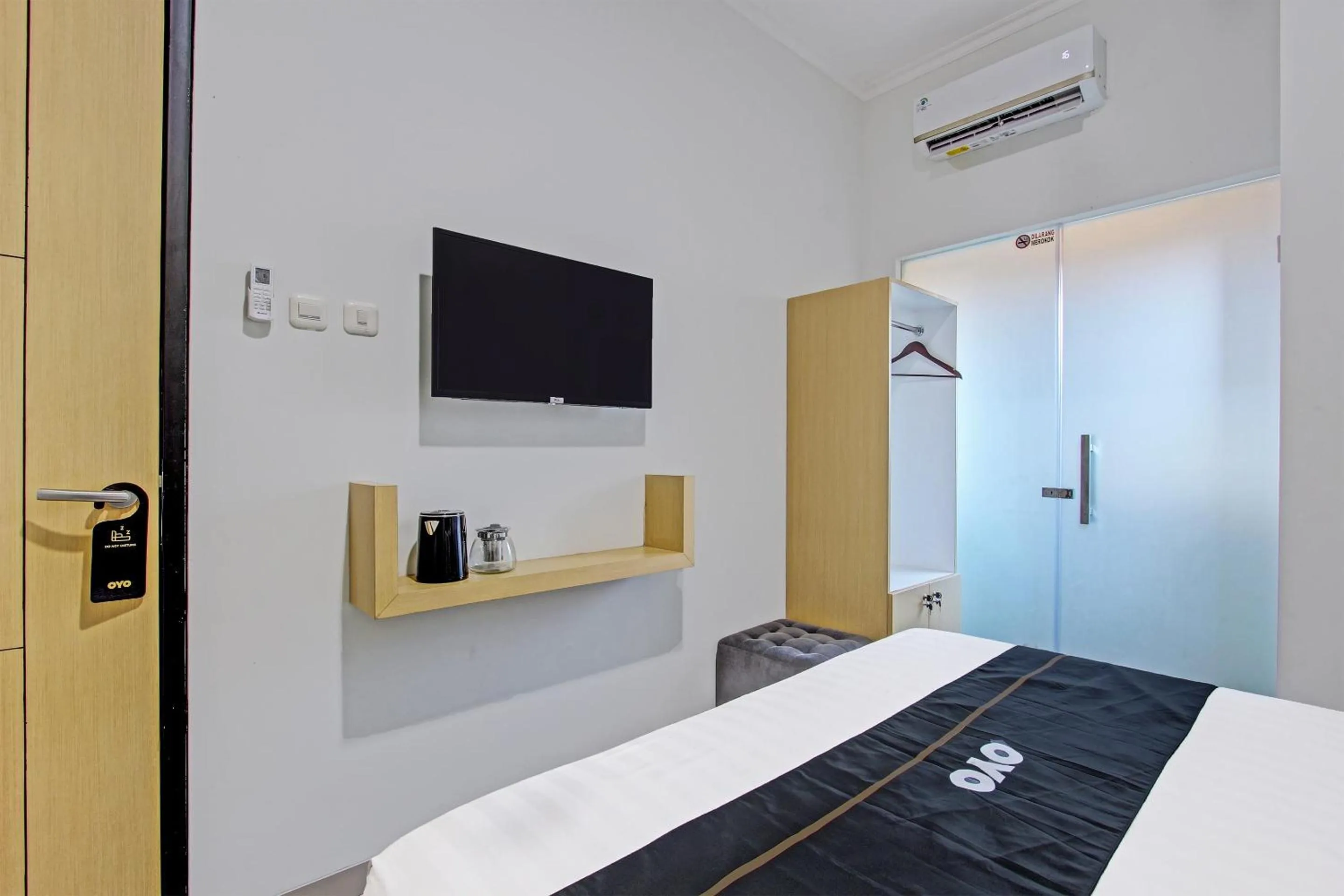 Bedroom in Capital O 91377 Mk Prime Syariah