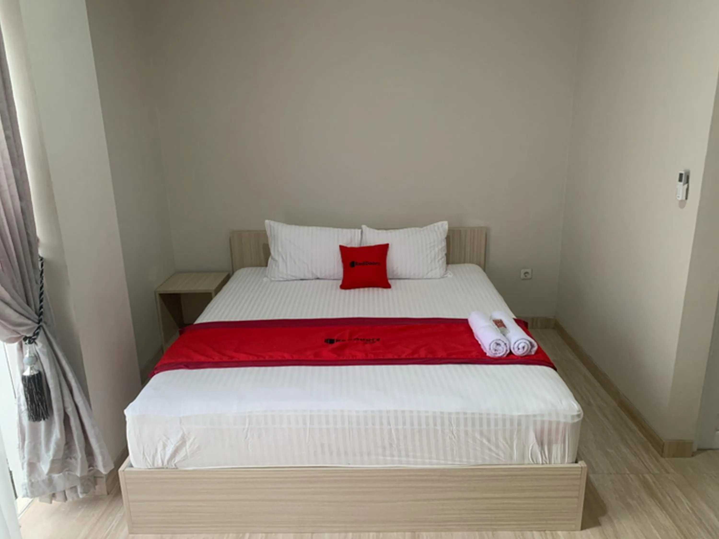 Bedroom, Bed in RedDoorz near Alun Alun Purbalingga