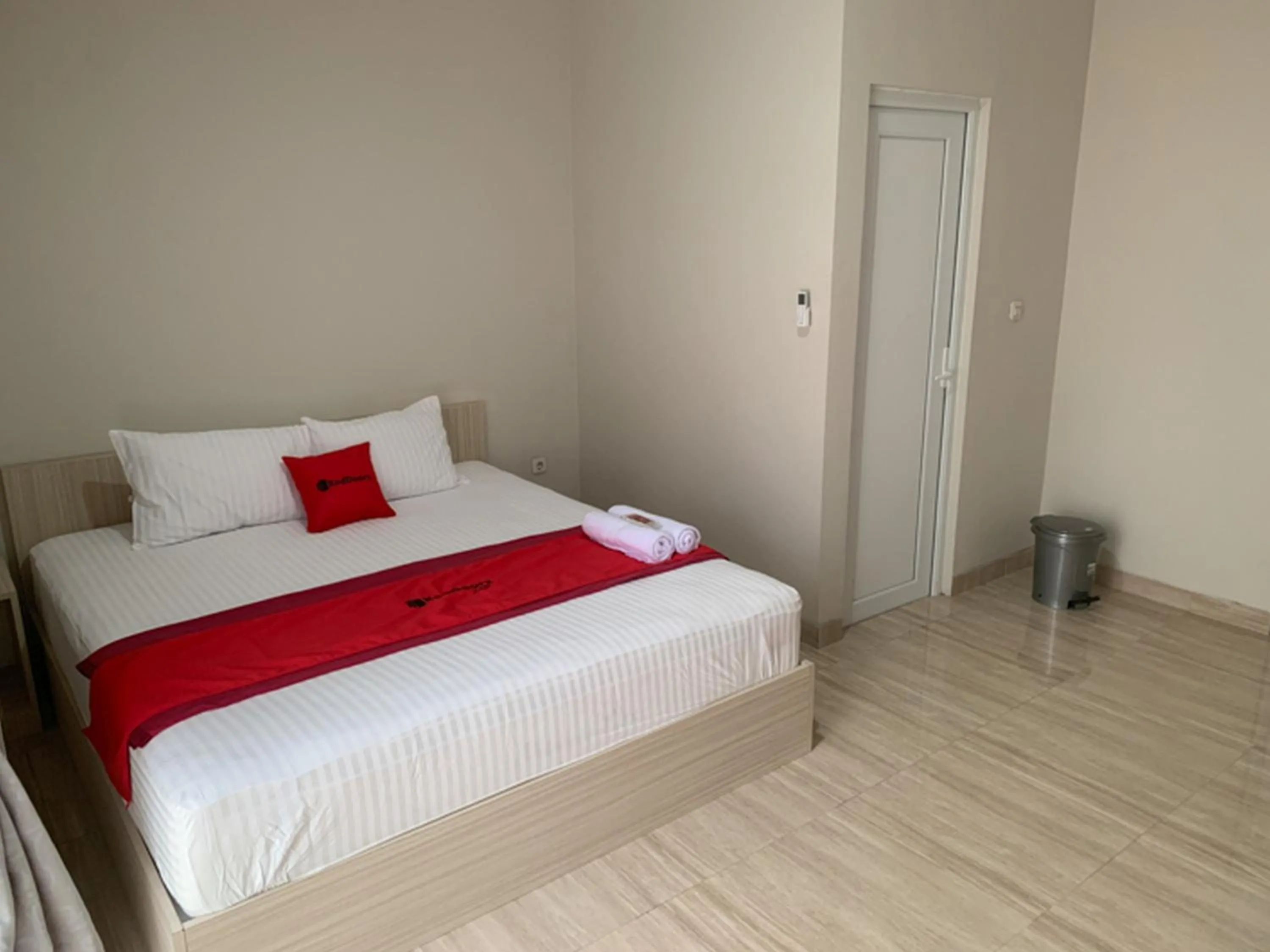 Bed in RedDoorz near Alun Alun Purbalingga