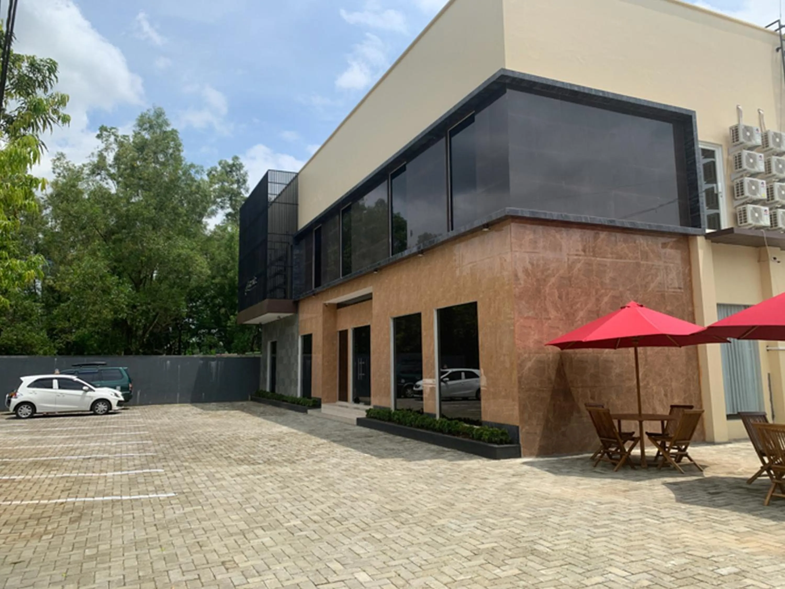 Property building in RedDoorz near Alun Alun Purbalingga