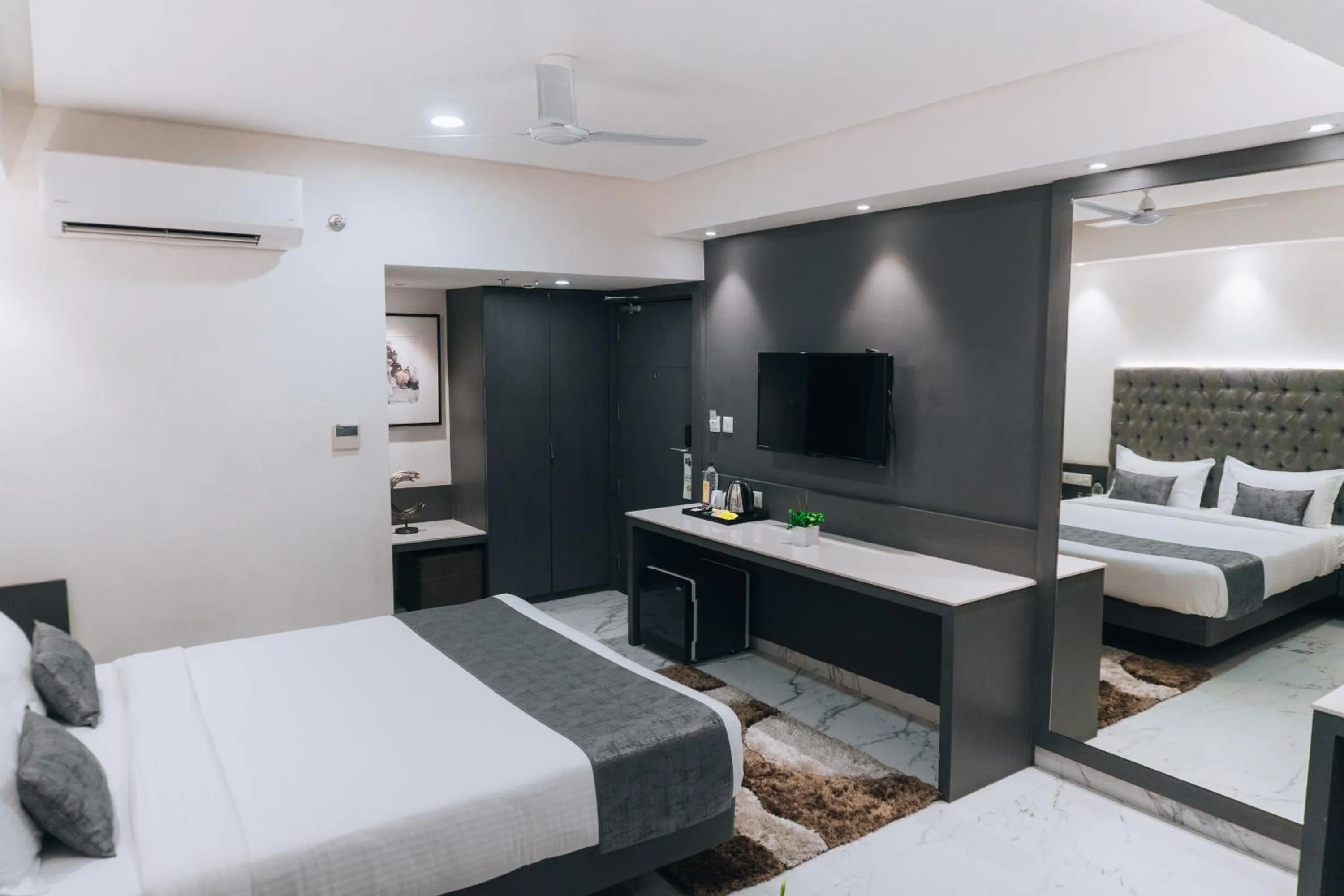 Bedroom, Bed in Jardin Hotels