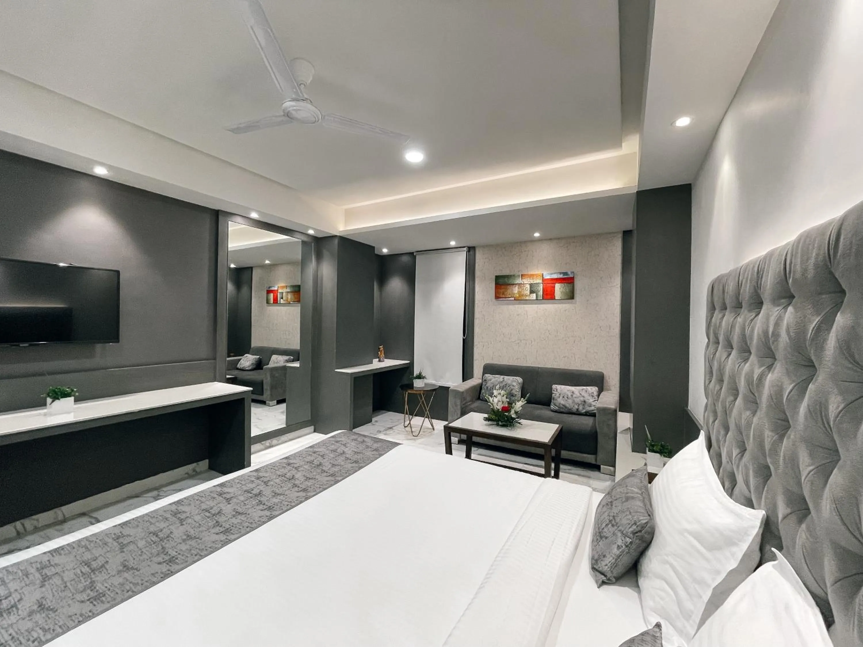 Photo of the whole room, Bed in Jardin Hotels