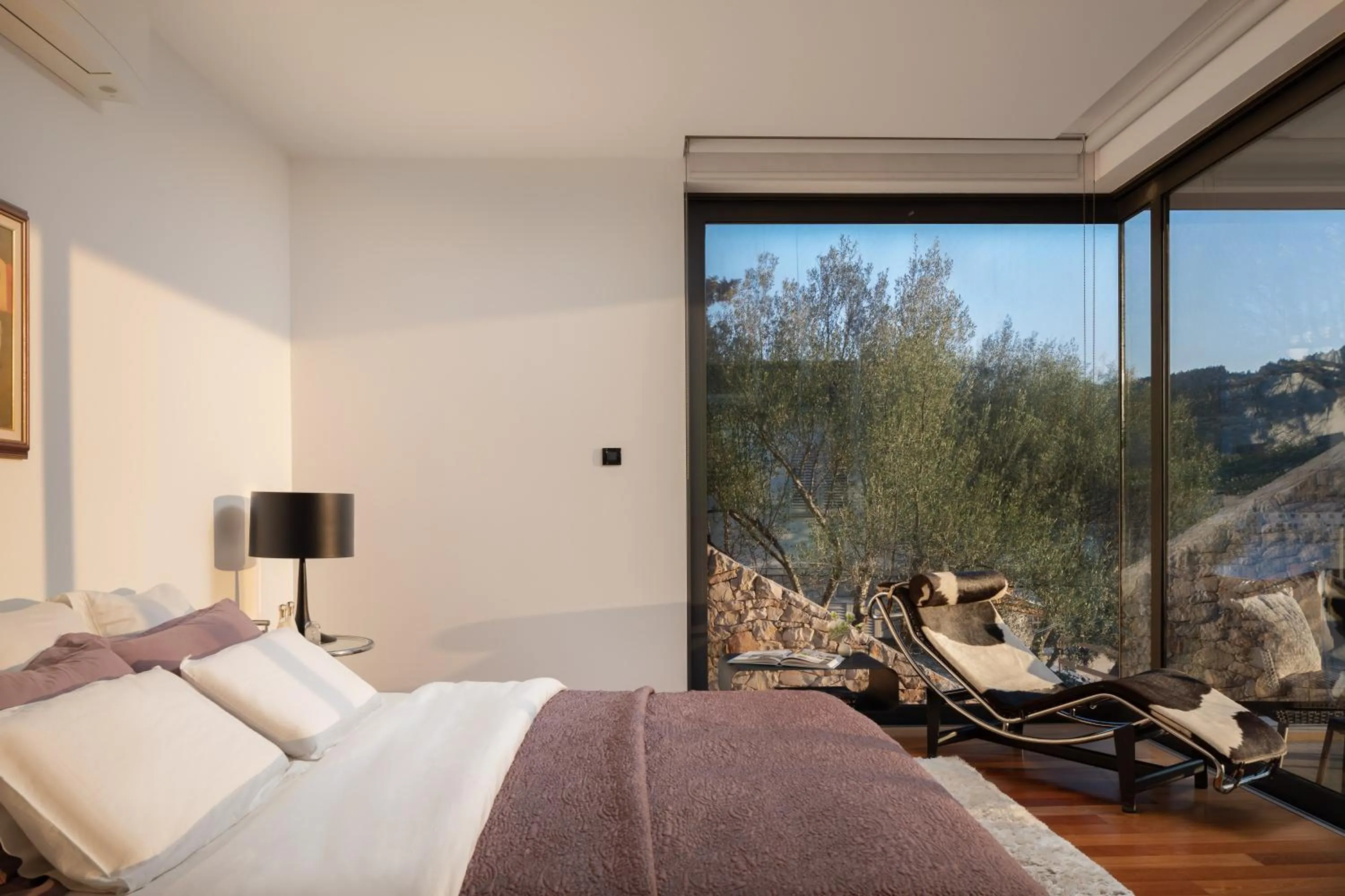 Bed in Beachfront Villa Grain of Salt with Pool