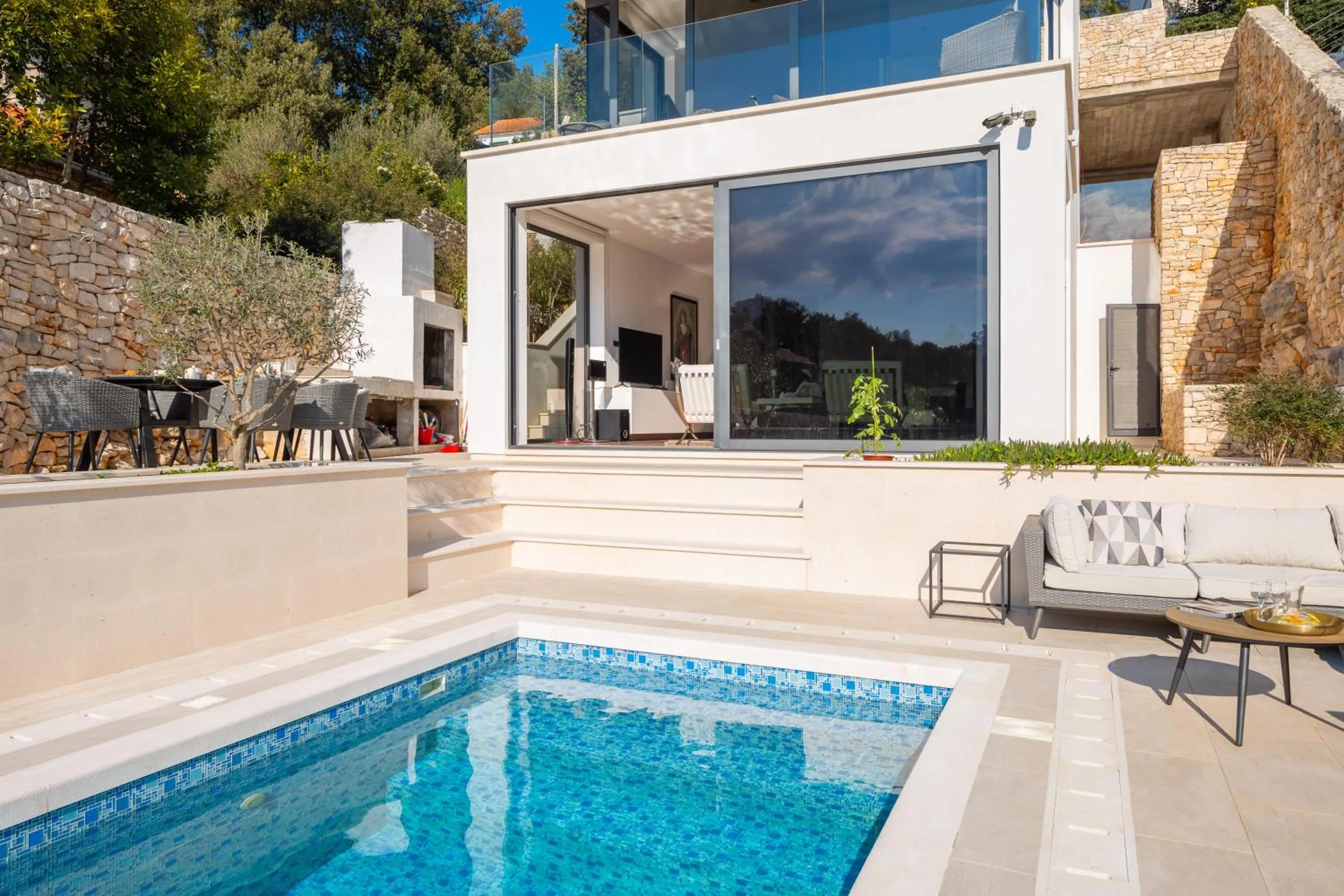 Beachfront Villa Grain of Salt with Pool