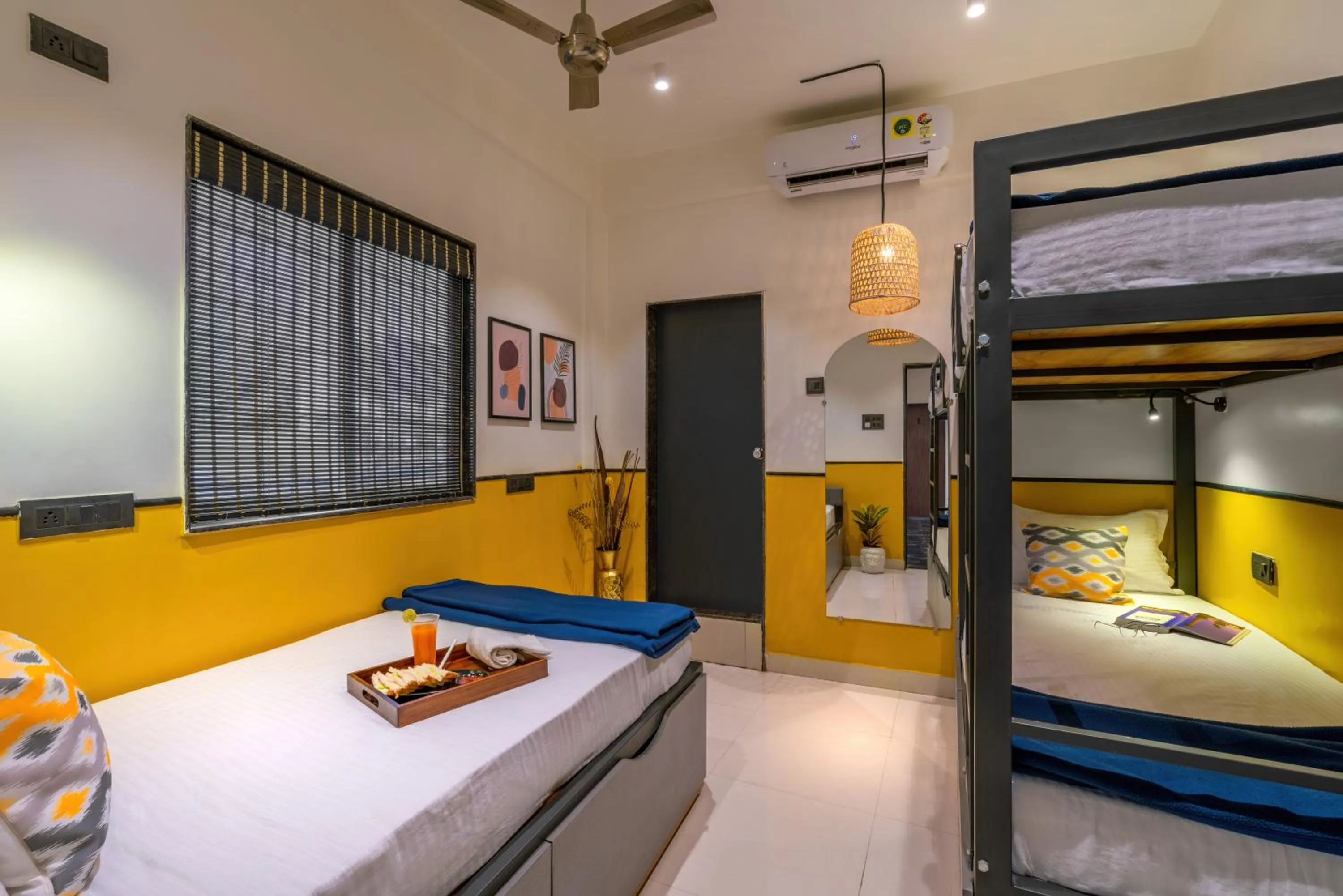 Photo of the whole room, Bed in Coliwo Un - Viman Nagar