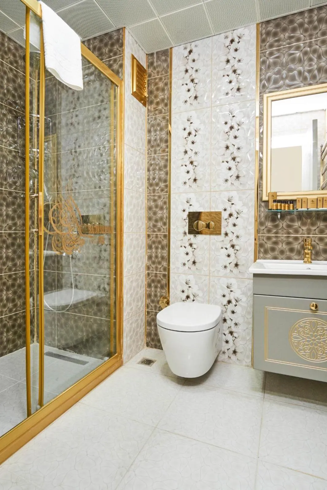 Shower in Sultan Suleyman Palace Hotel & Spa