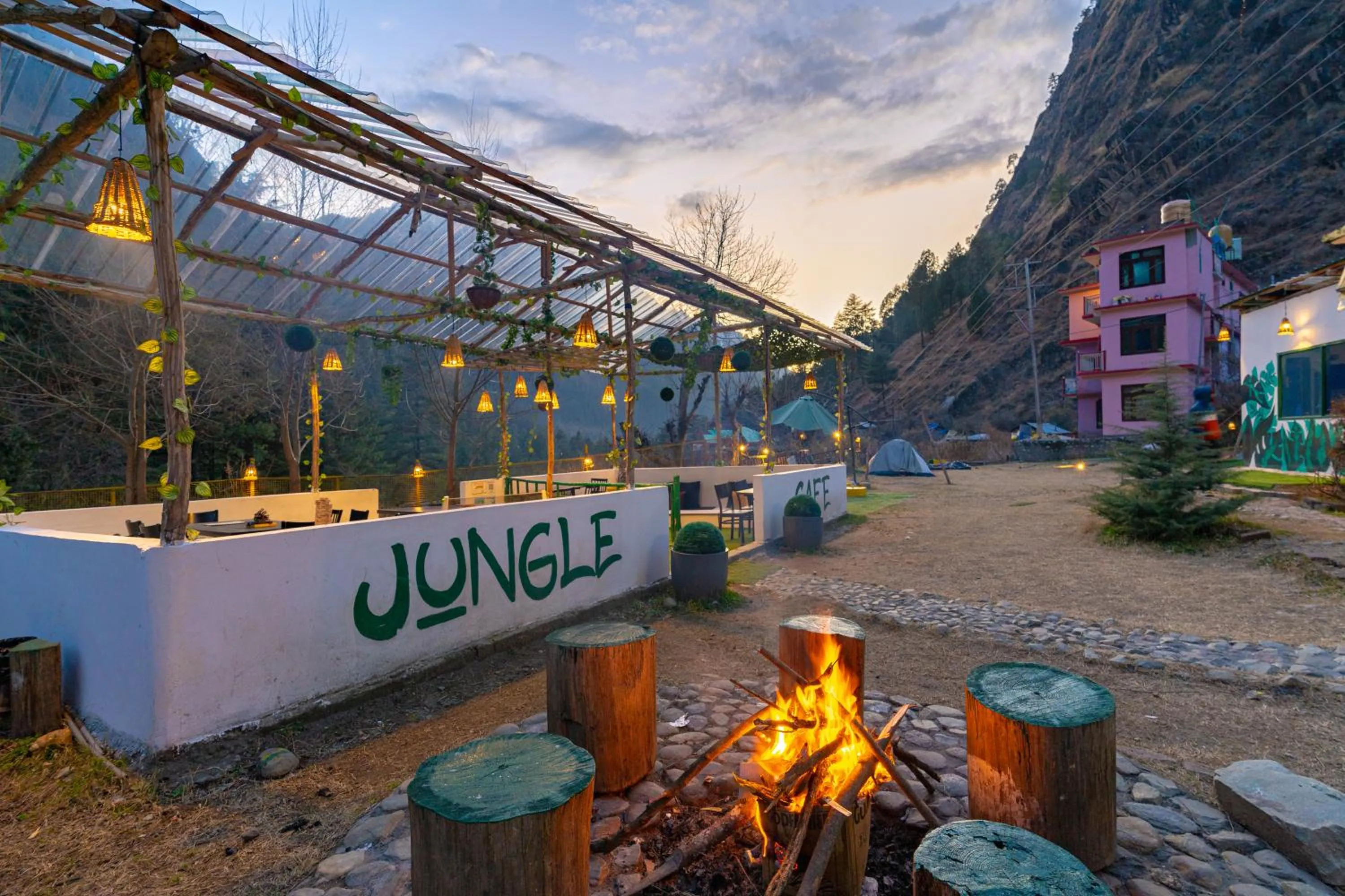 Property building in Jungle Hostel by Whoopers
