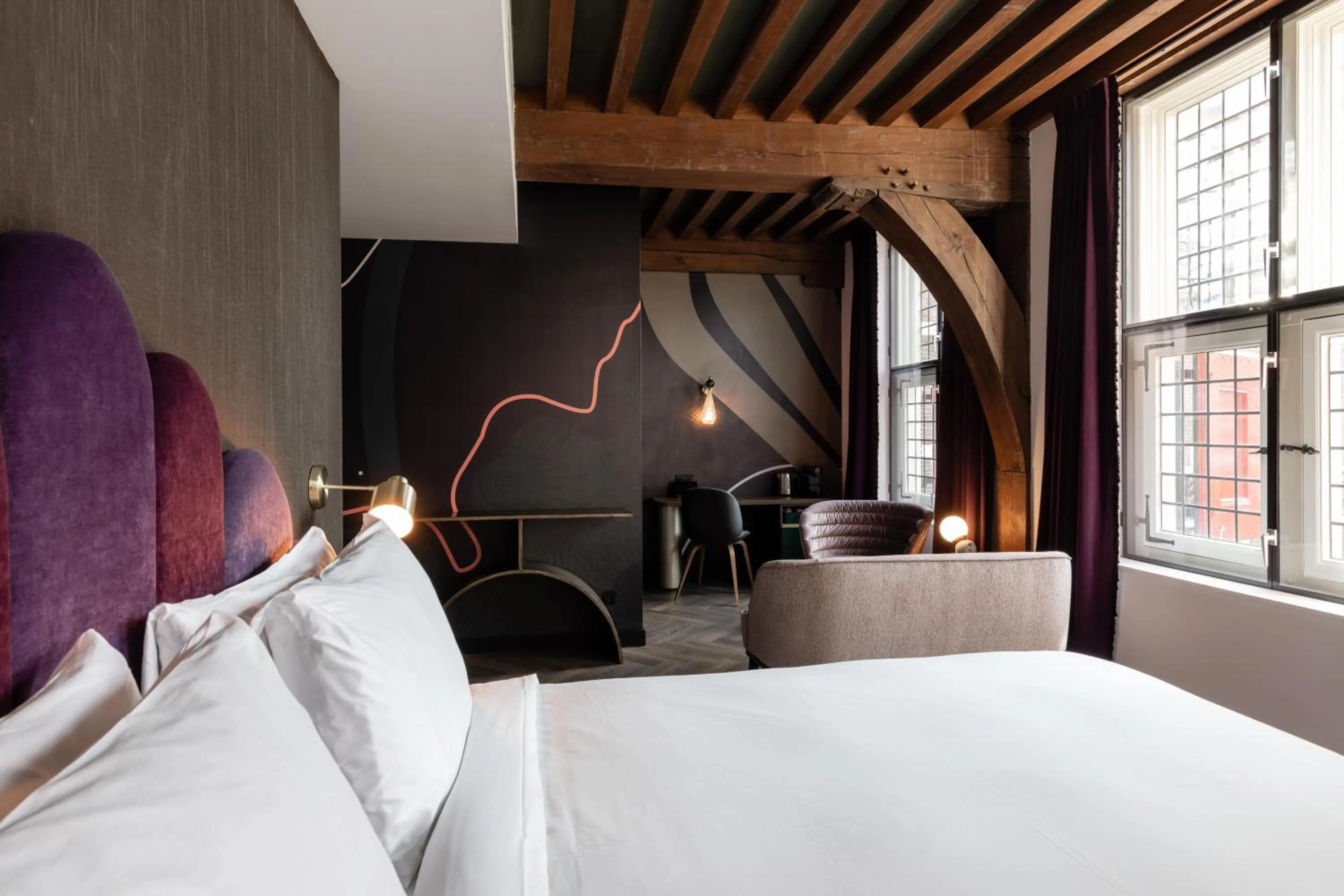 Bed in Relais & Châteaux Weeshuis Gouda