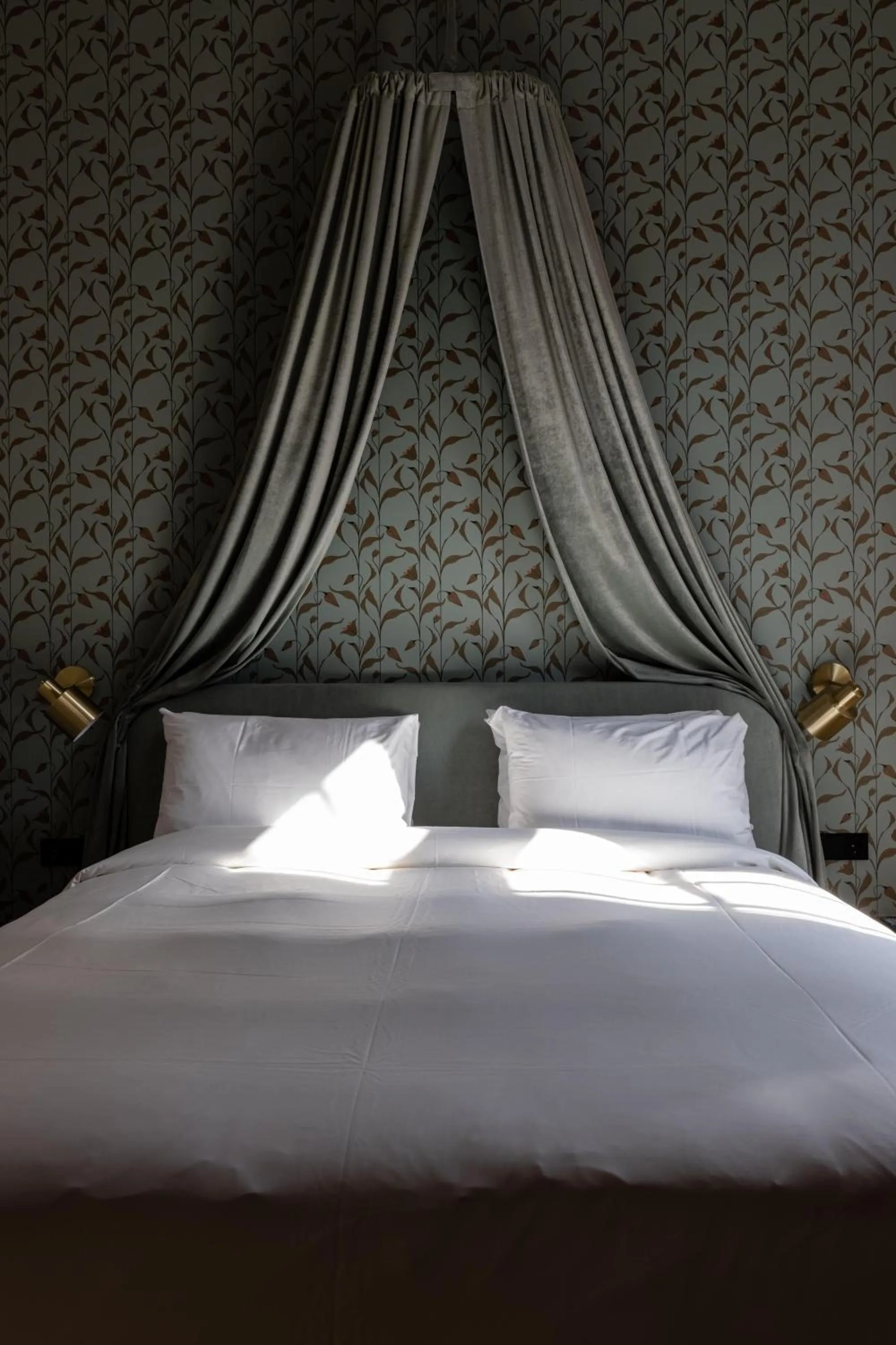 Bed in Relais & Châteaux Weeshuis Gouda