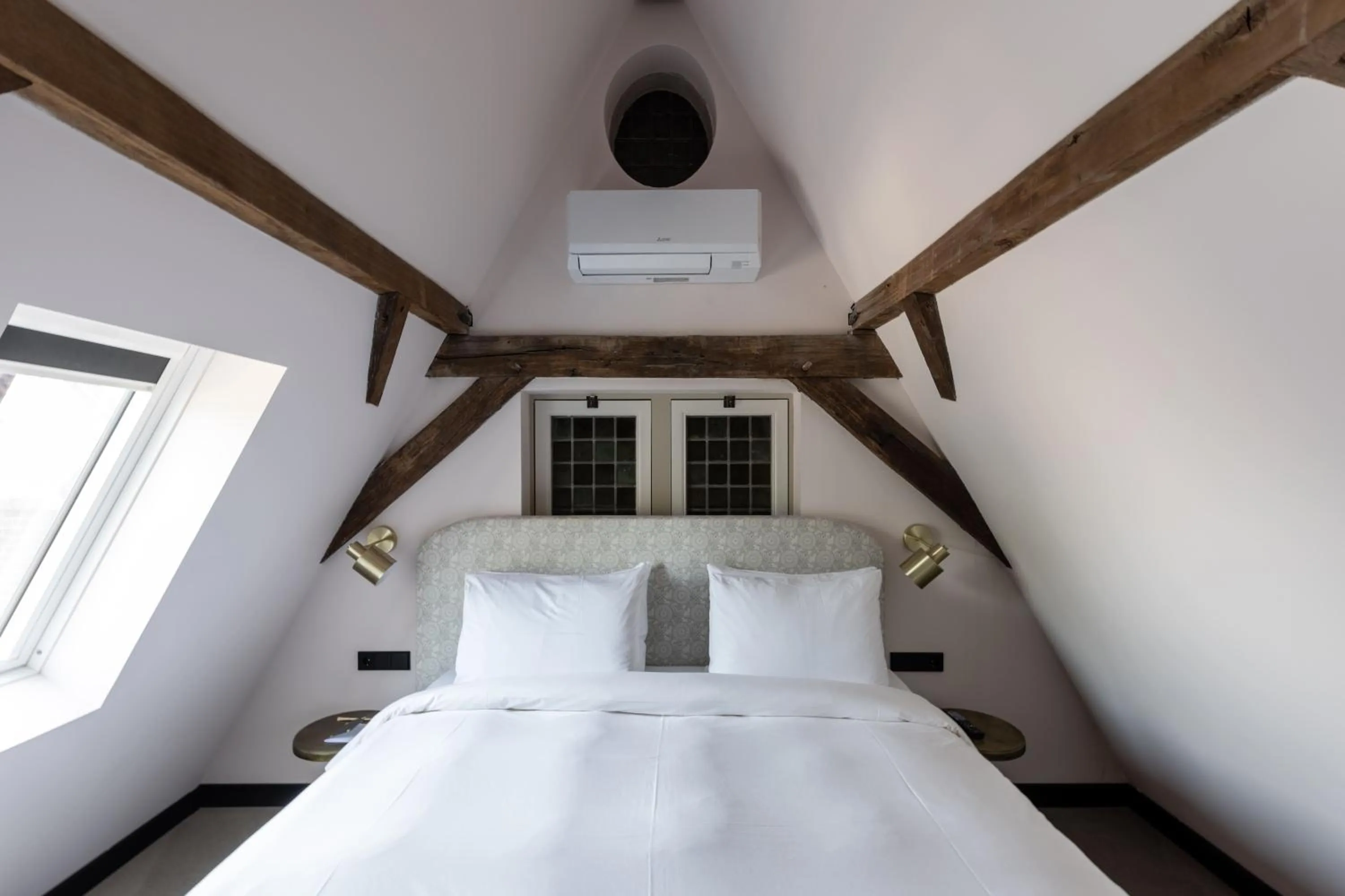 Bed in Relais & Châteaux Weeshuis Gouda