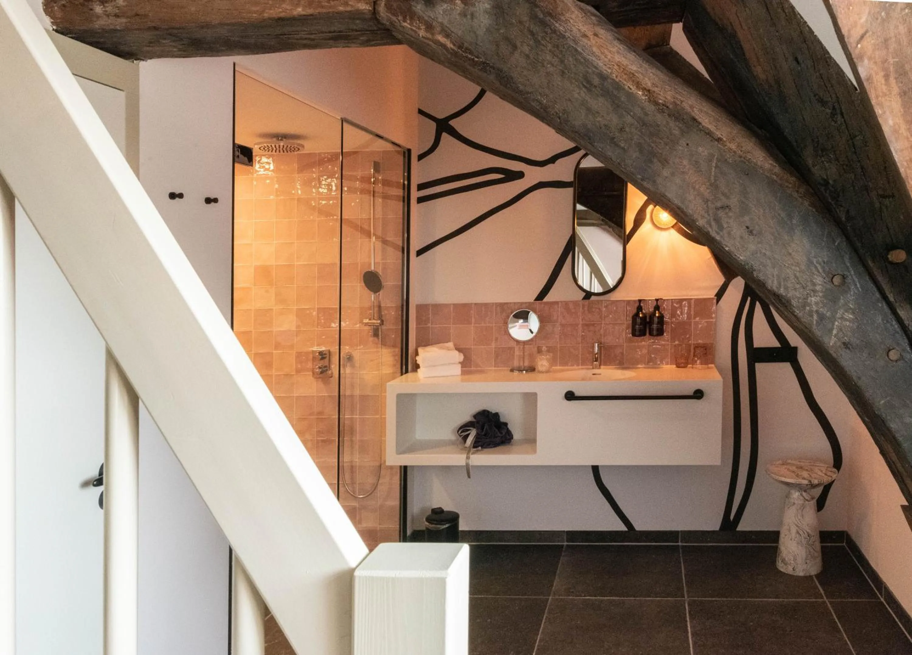 Shower in Relais & Châteaux Weeshuis Gouda