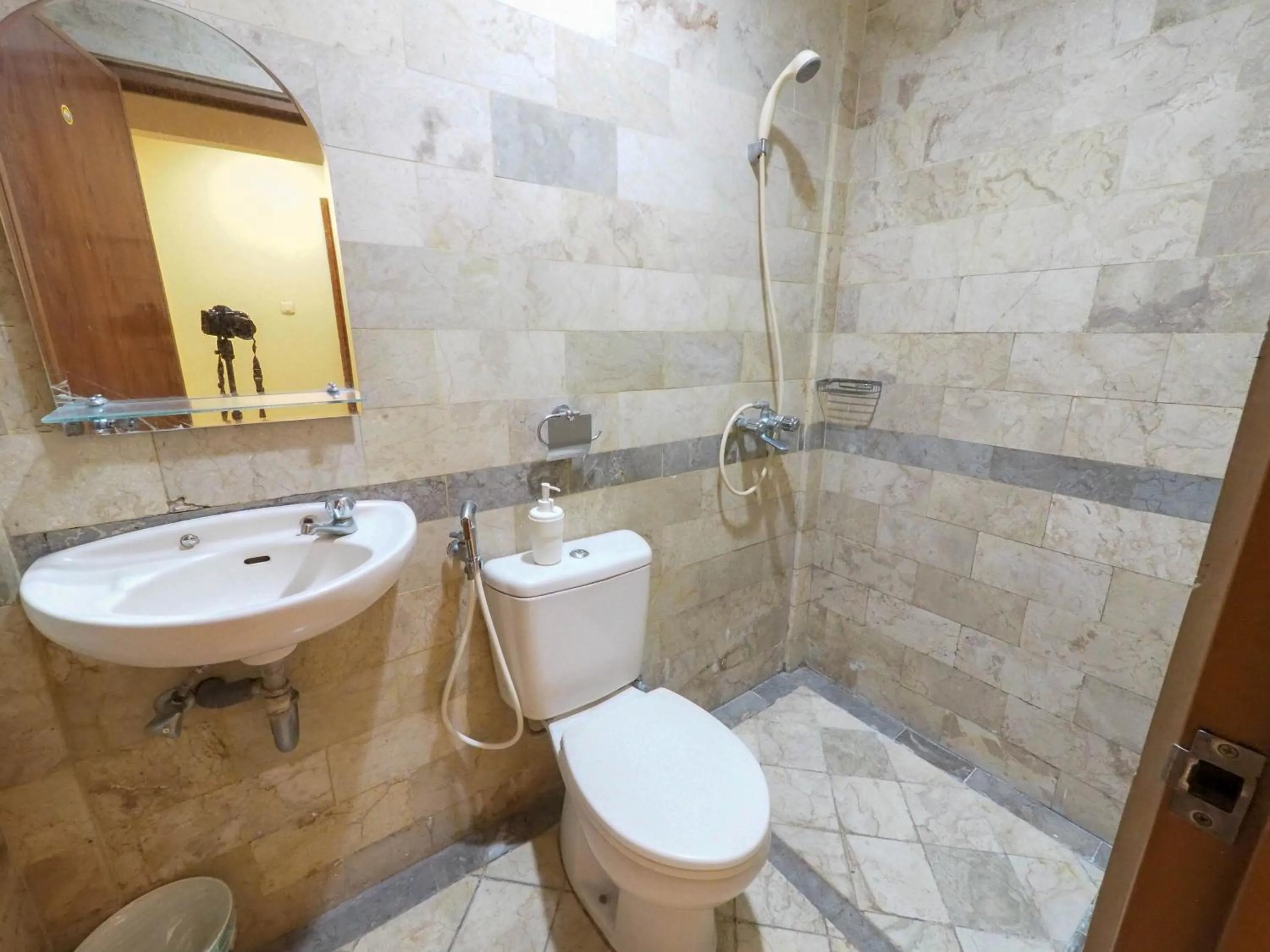 Bathroom in Rhiz Guest House Tebet