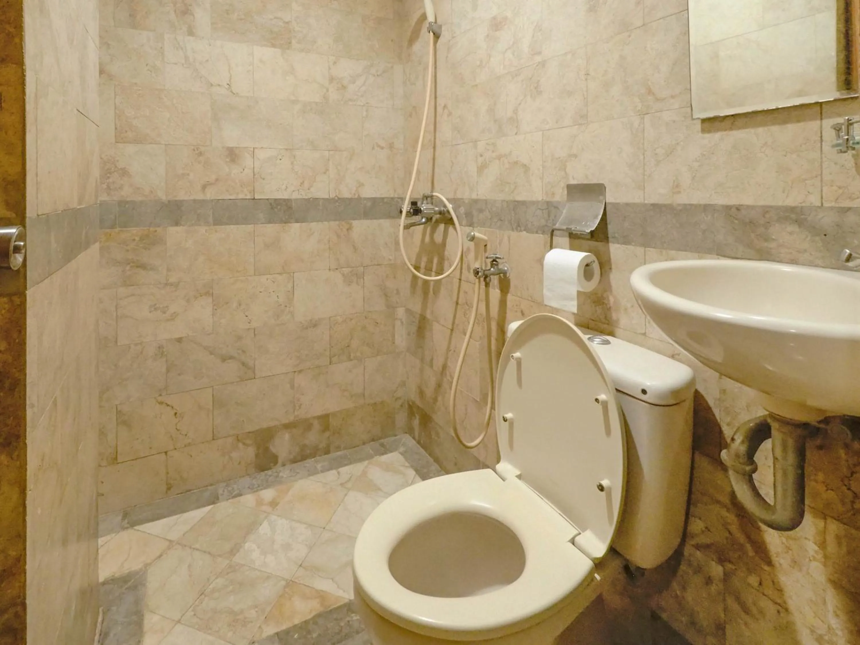 Bathroom in Rhiz Guest House Tebet