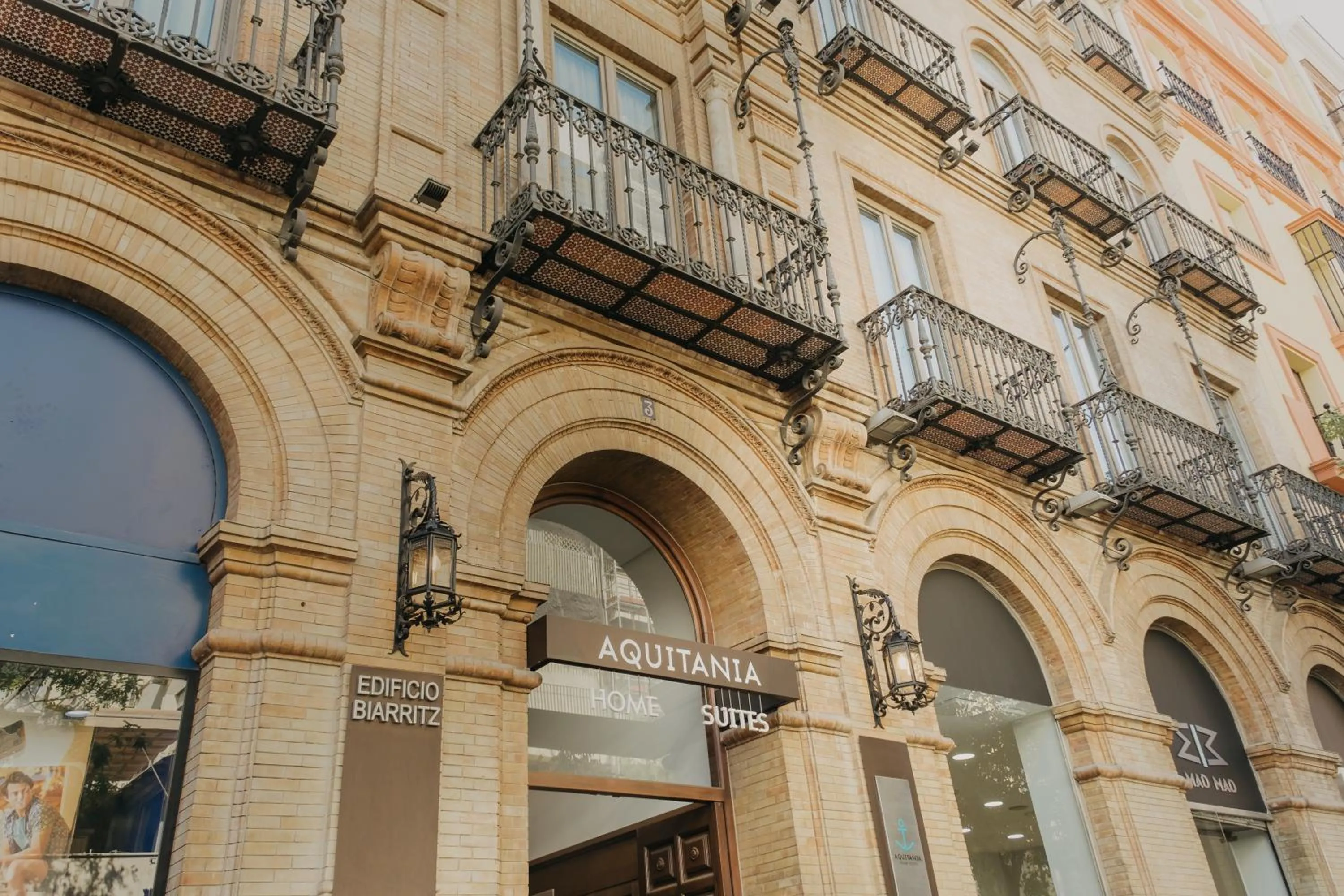 Property building in Aquitania Home Suites