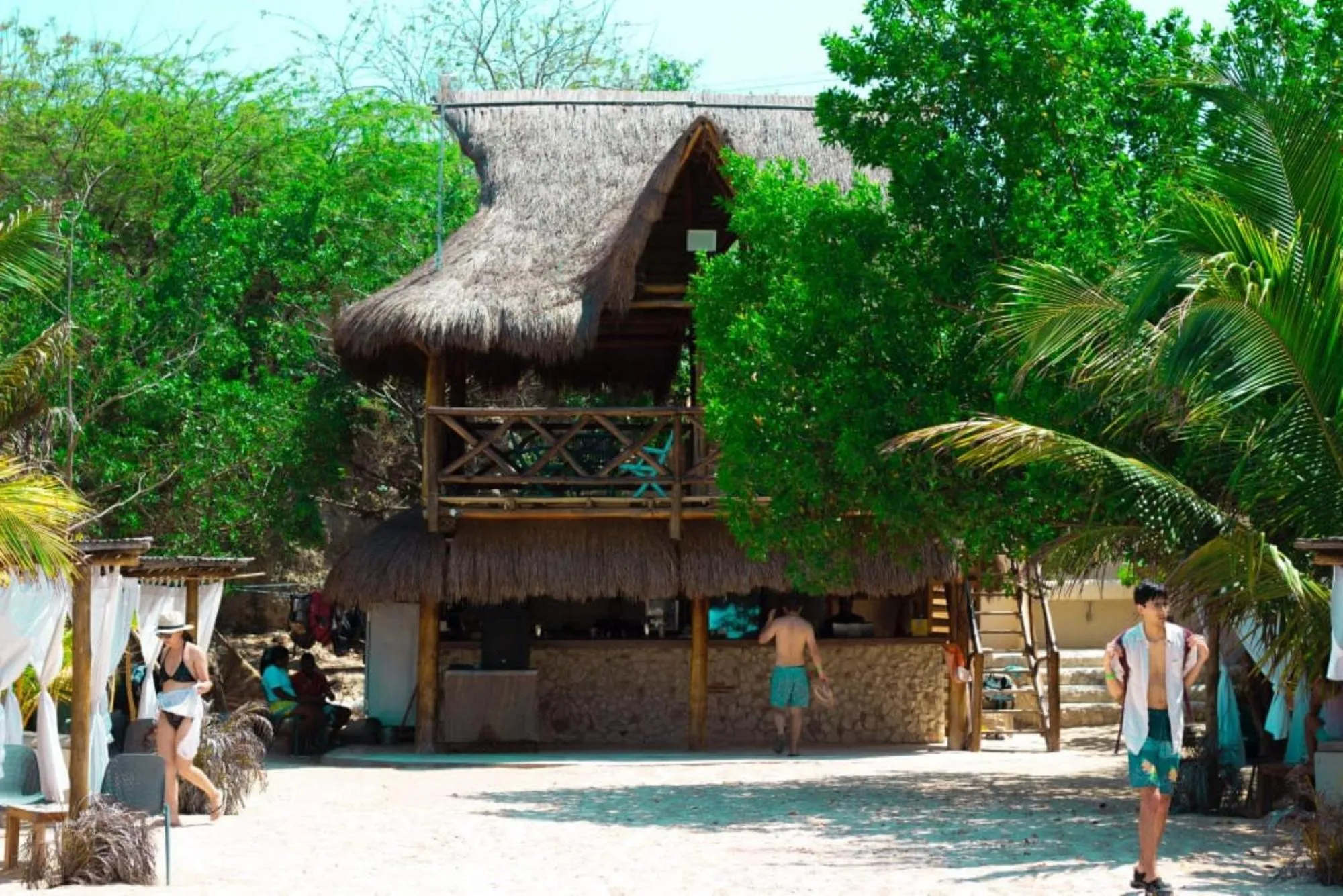 Restaurant/places to eat in AMALIFE Beach Club & Hotel