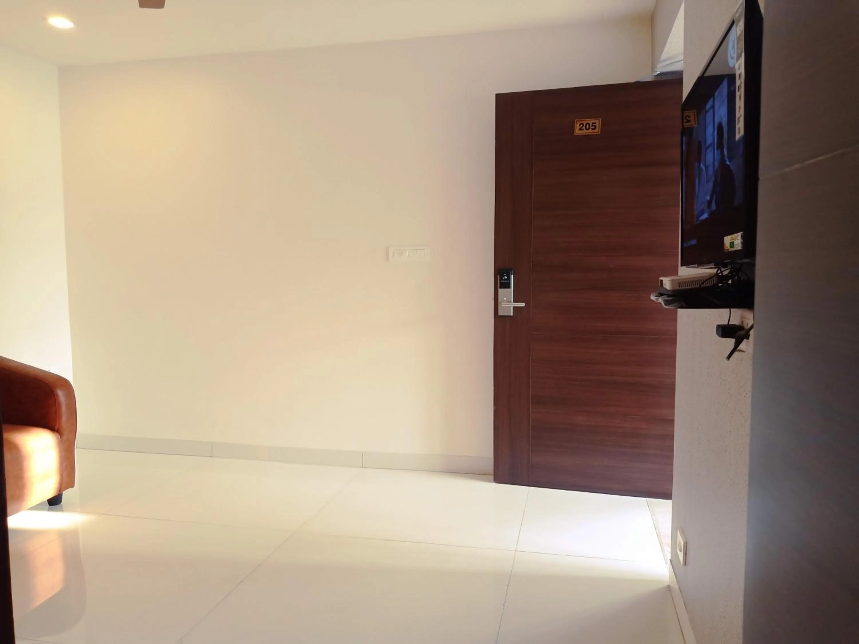 Communal lounge/ TV room in HOTEL VINTAGE CASTLE