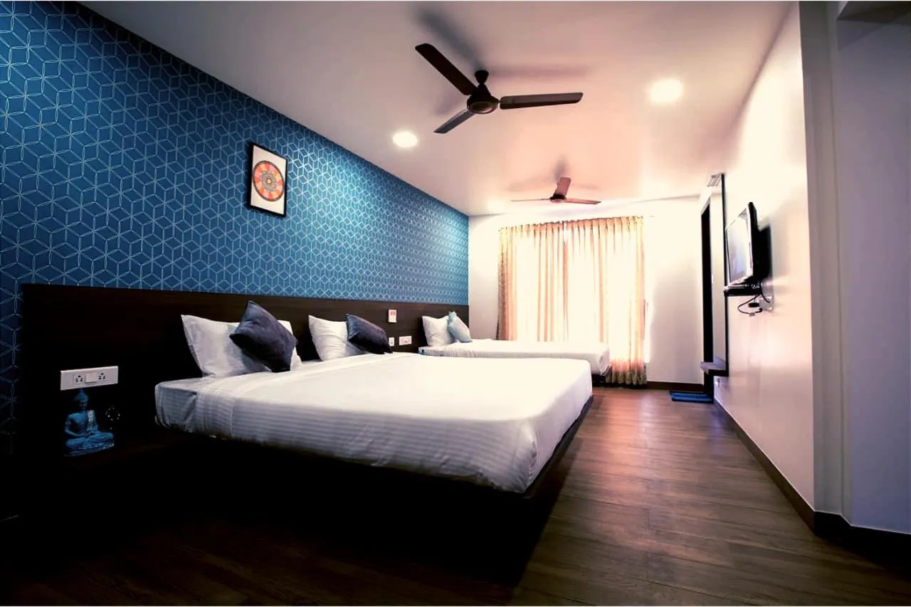 Coffee/tea facilities, Bed in HOTEL VINTAGE CASTLE