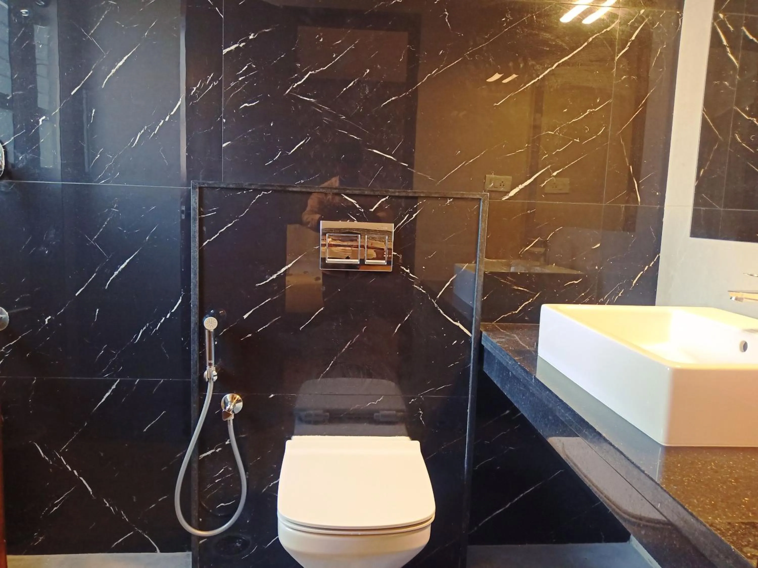 Shower in HOTEL VINTAGE CASTLE