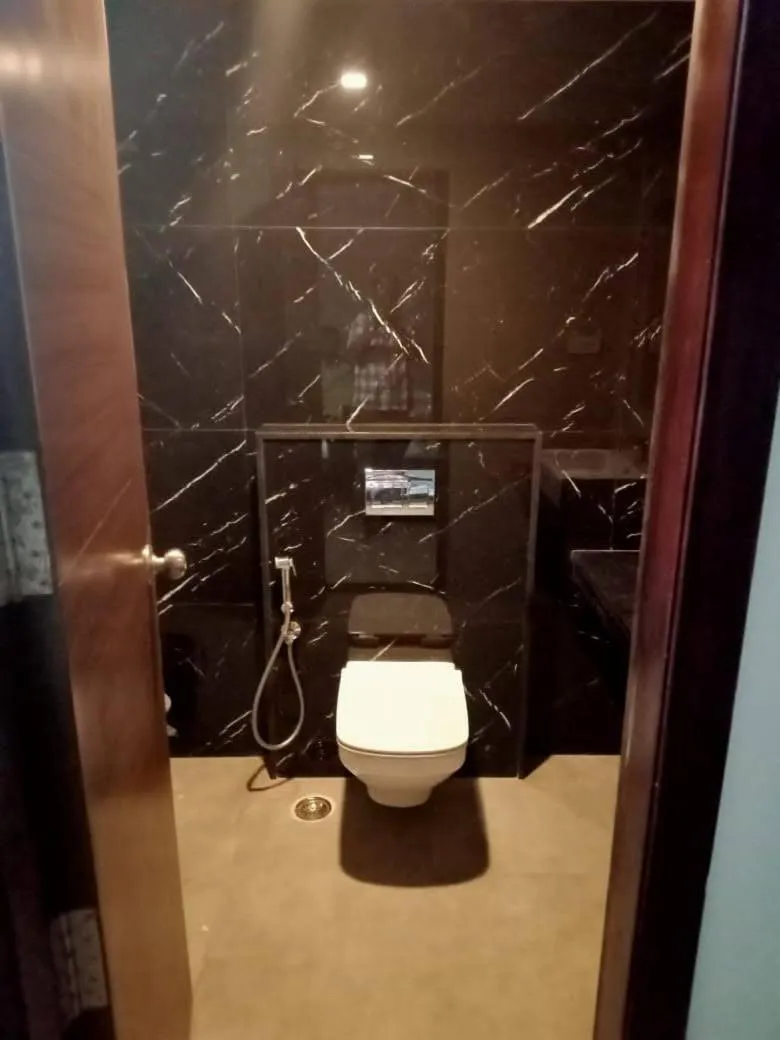 Toilet in HOTEL VINTAGE CASTLE