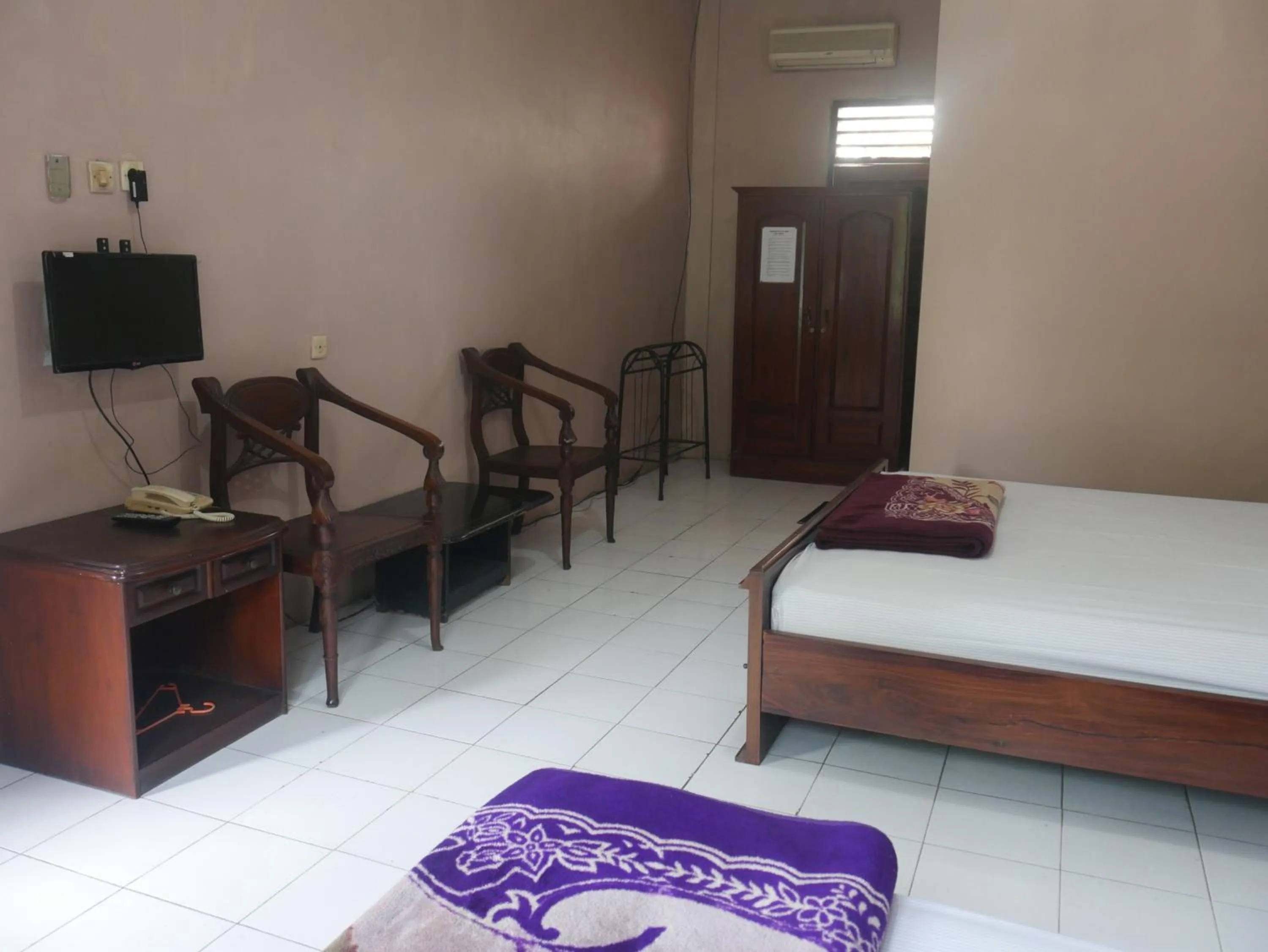 Bed in Hotel Garuda Syariah near Alun Alun Banjarnegara