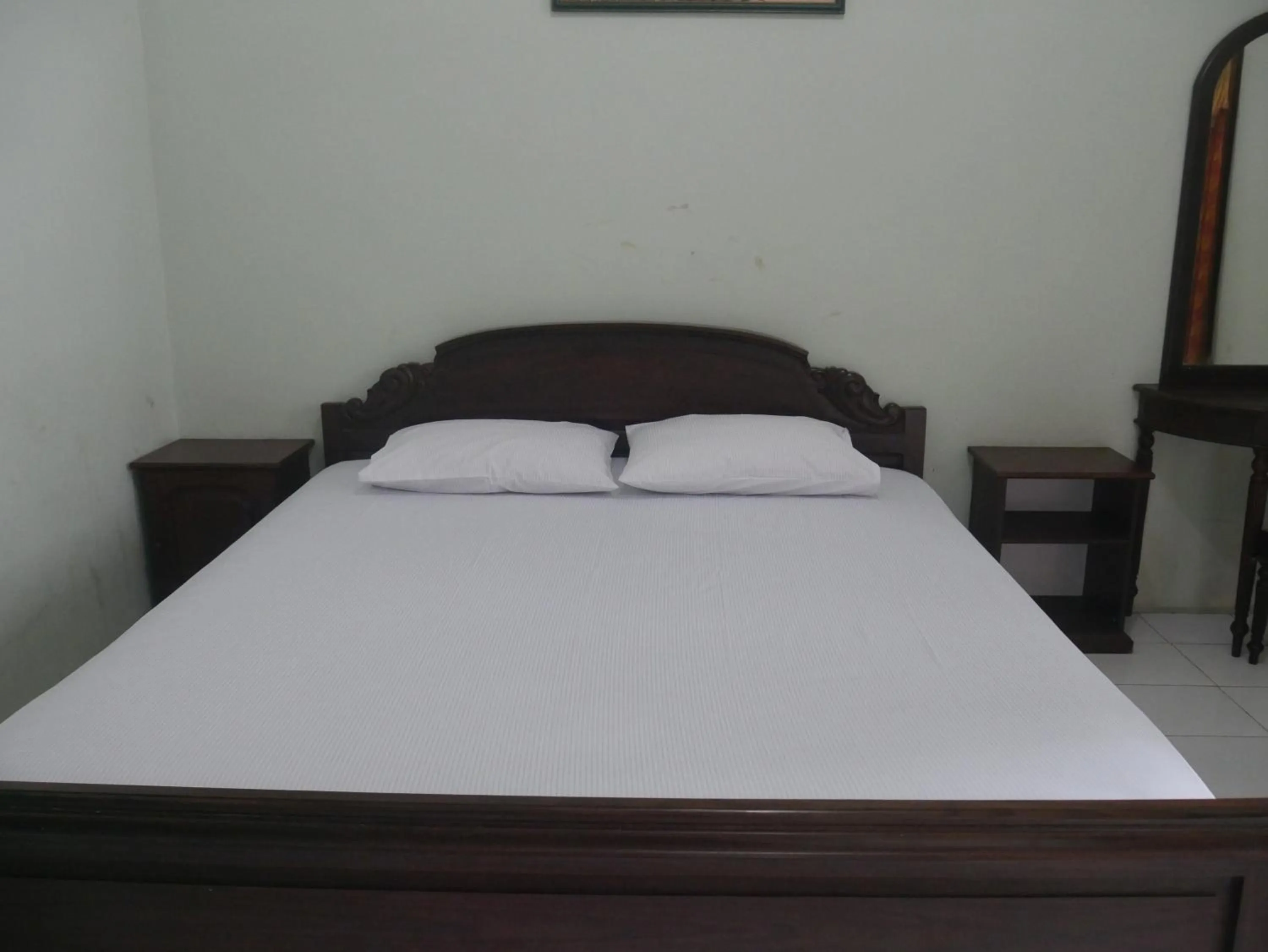 Bed in Hotel Garuda Syariah near Alun Alun Banjarnegara