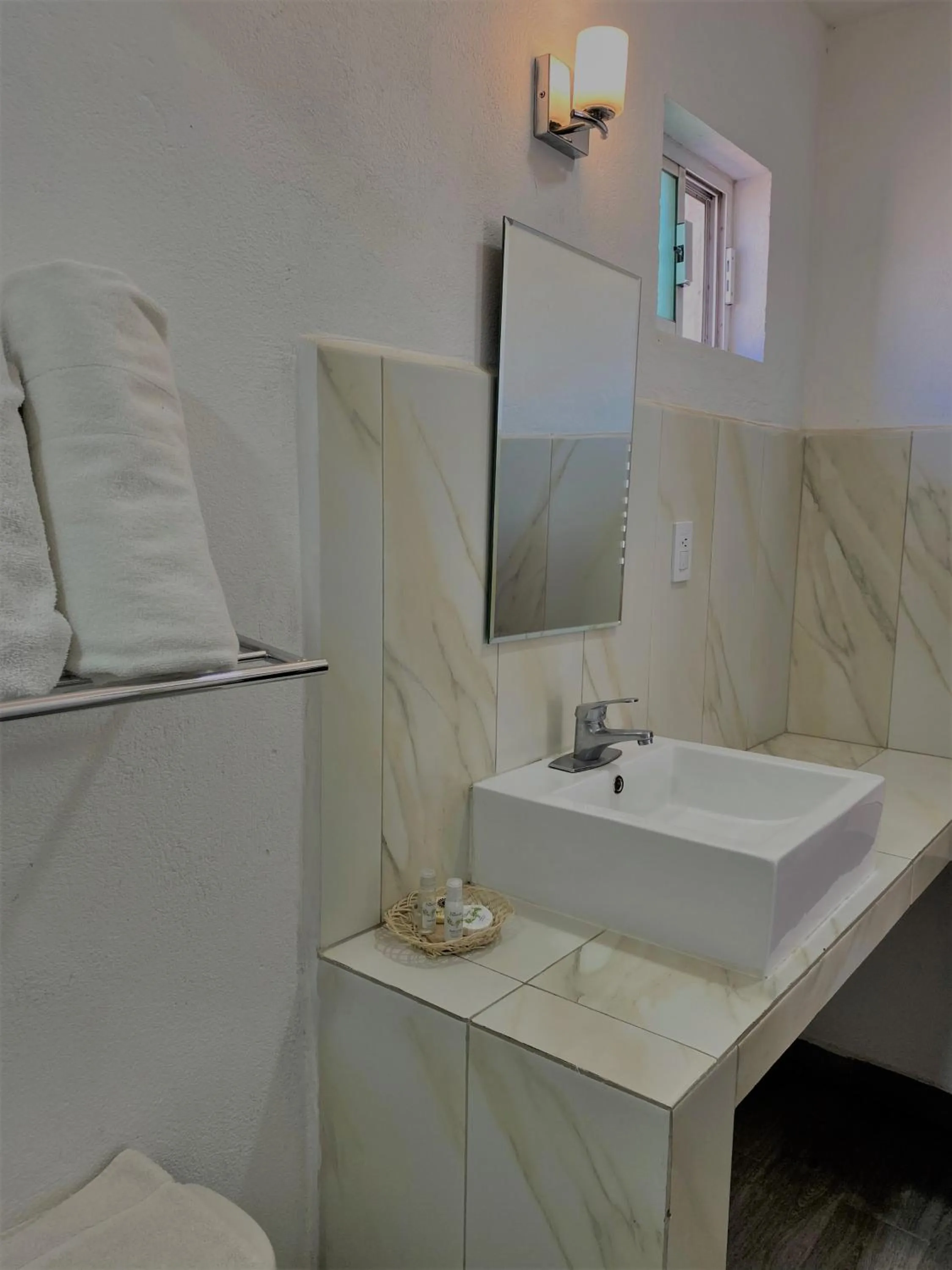 Bathroom in Noas Hotel