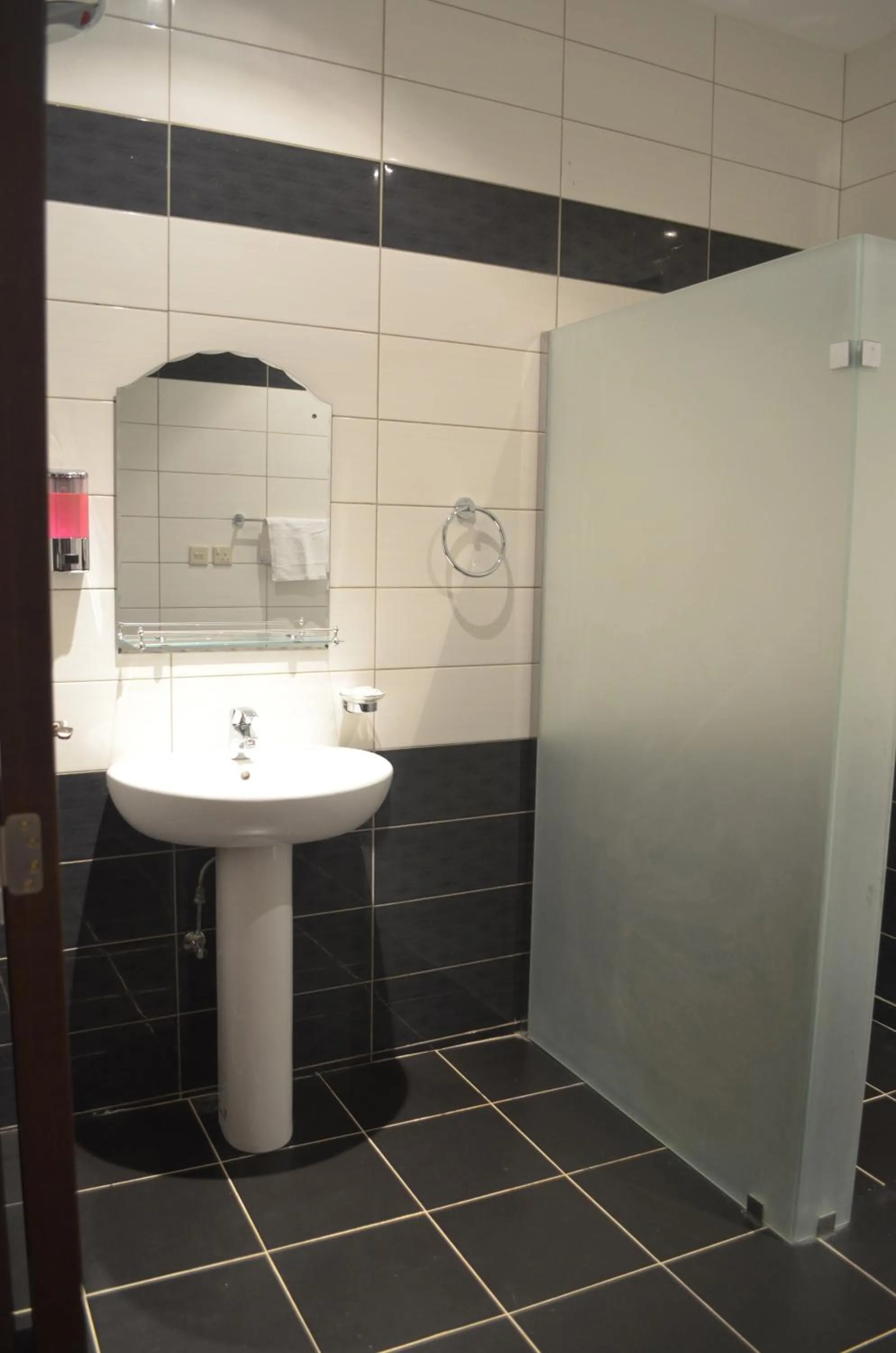 Bathroom in Al Juraisi Hotel Apartments