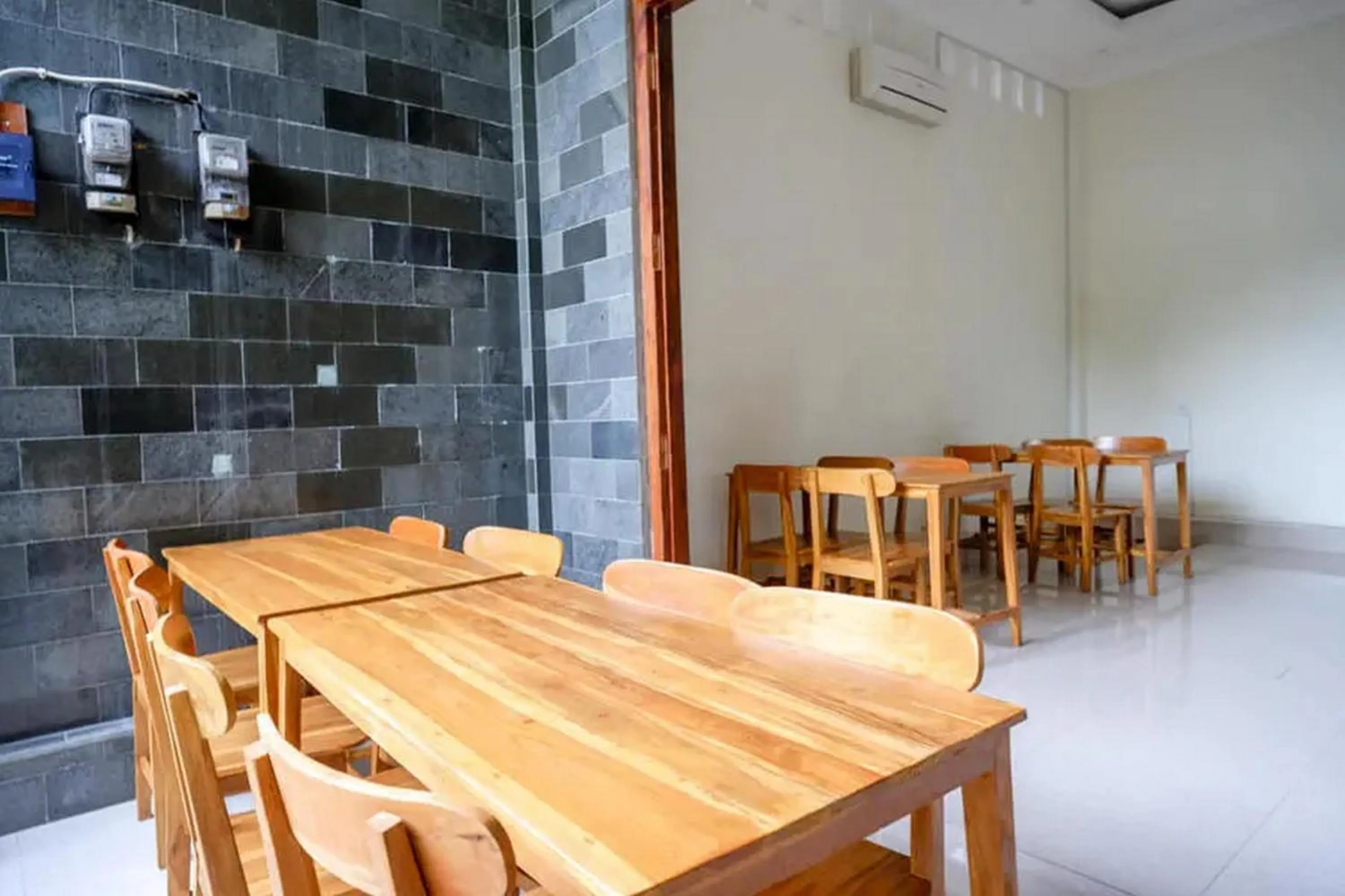 Dining area in Griya Mataram Kotagede Mitra RedDoorz