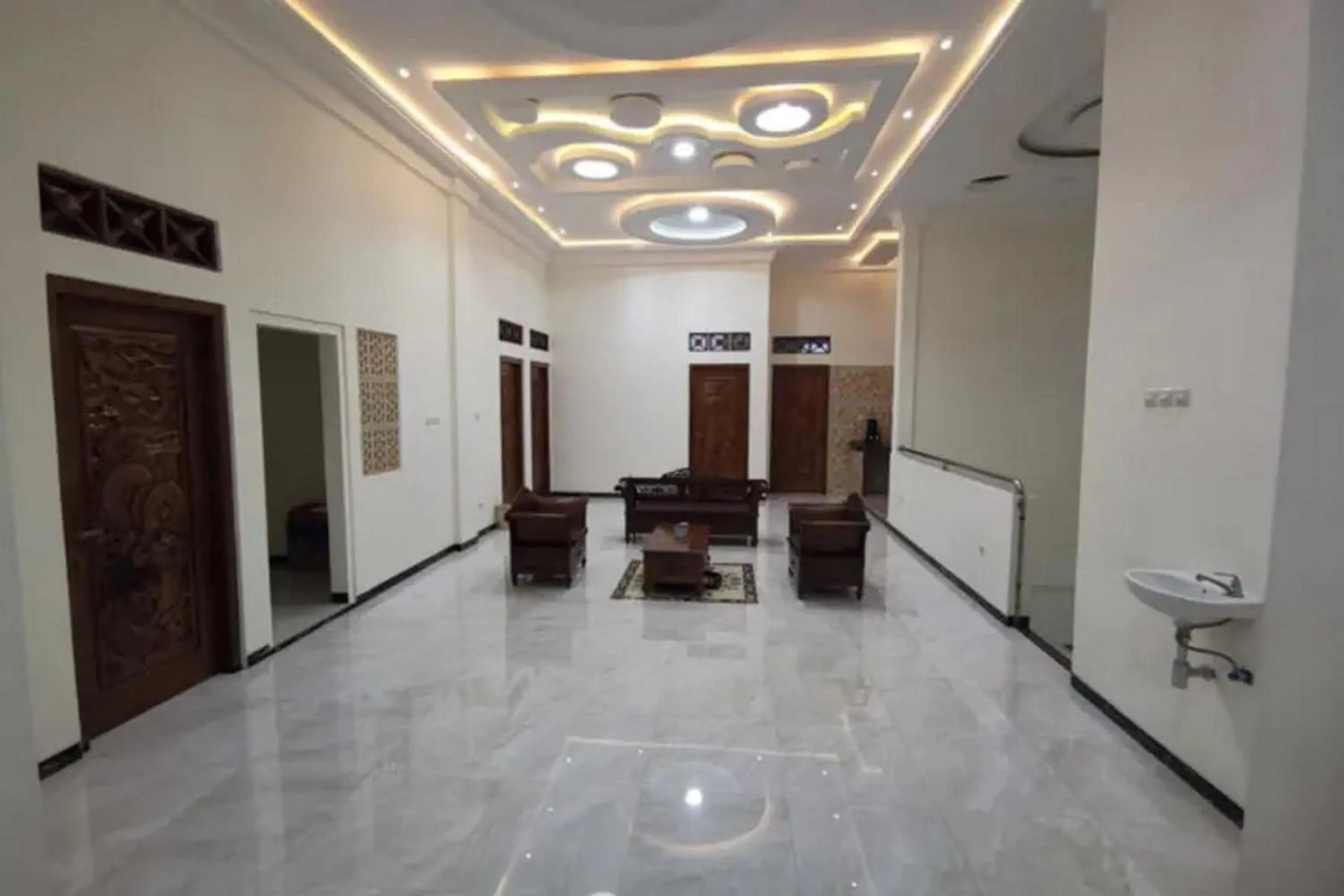 Seating area in Griya Mataram Kotagede Mitra RedDoorz