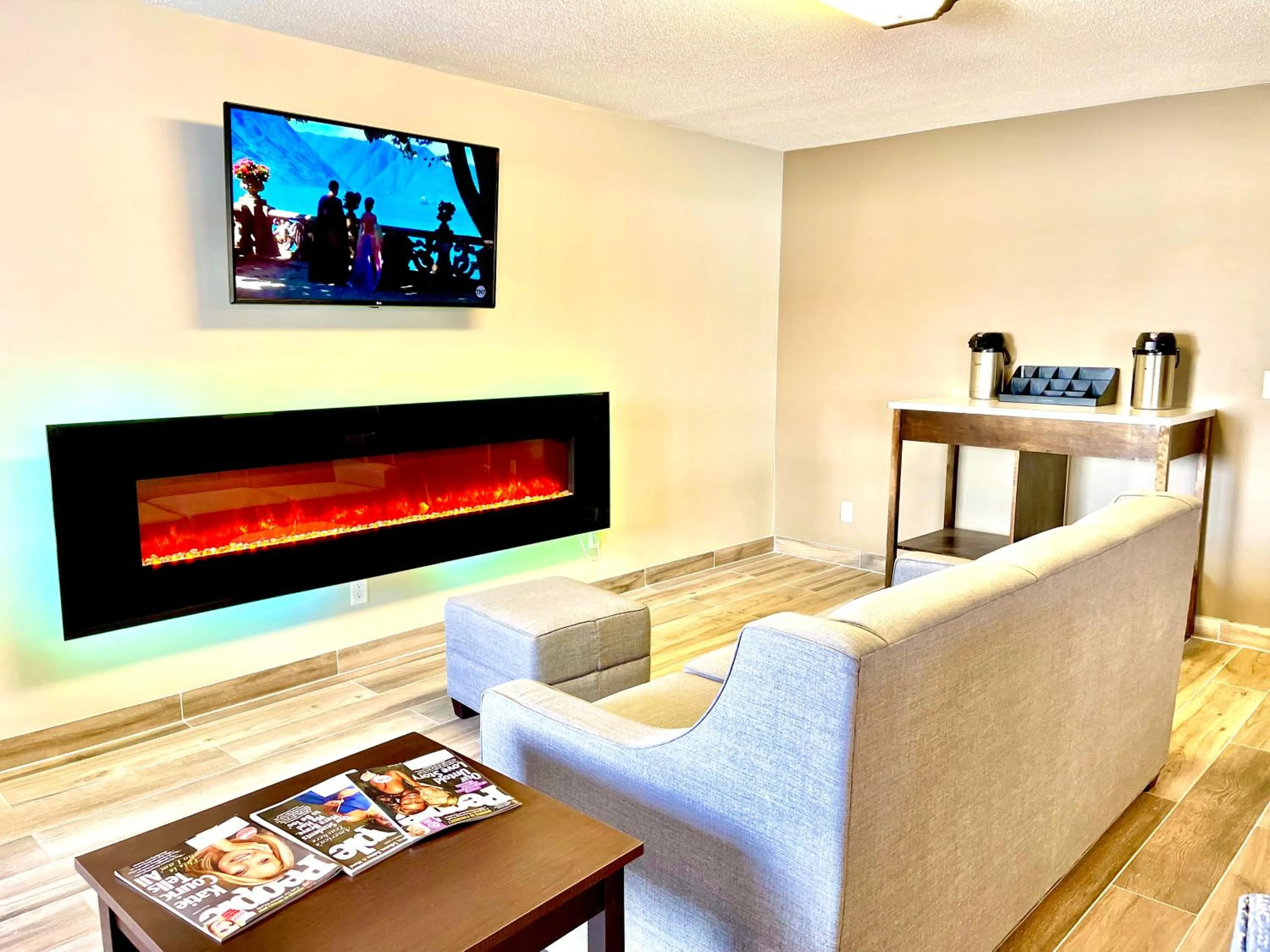 Communal lounge/ TV room in Econo Lodge Williston