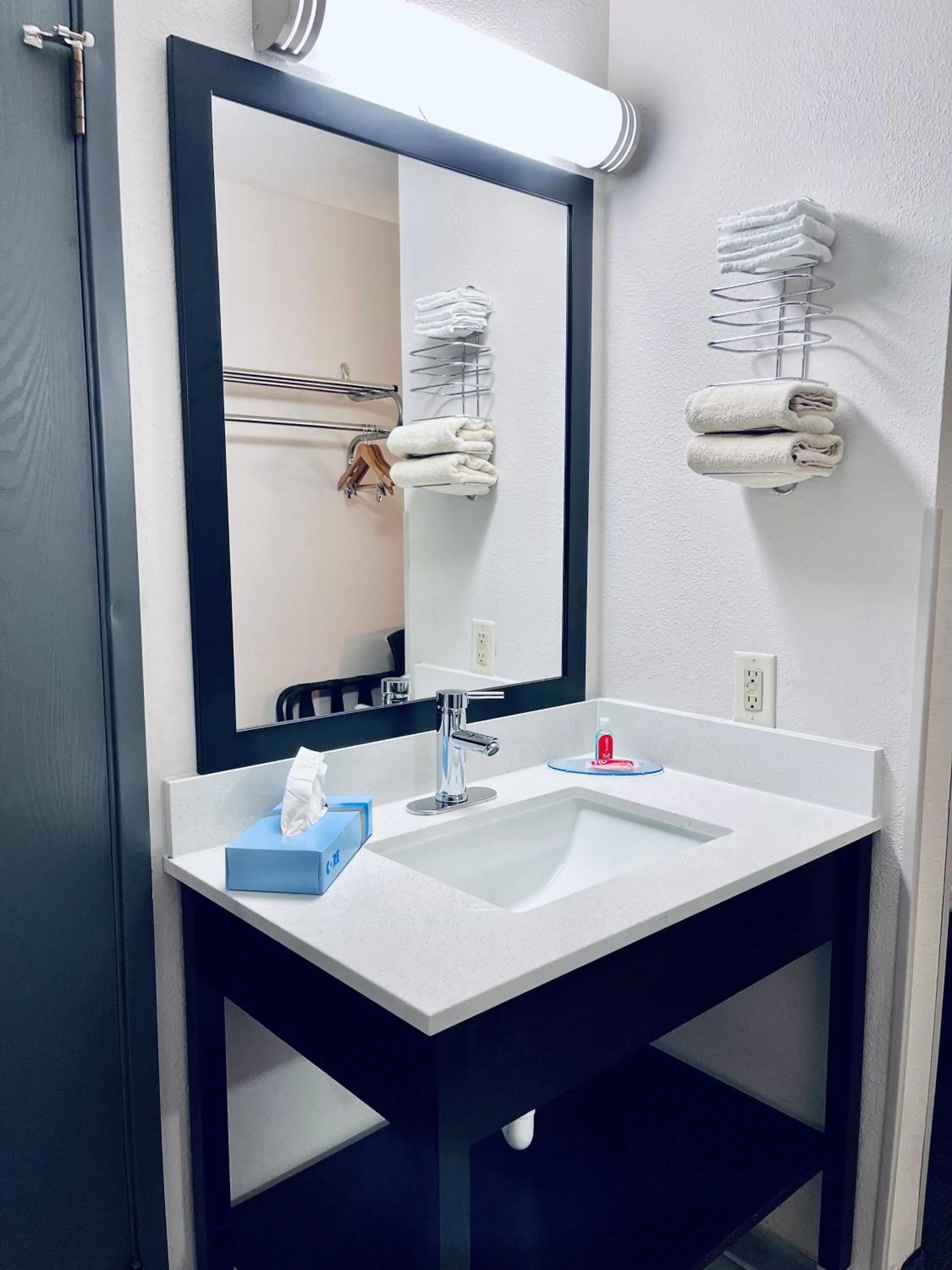 Bathroom in Econo Lodge Williston