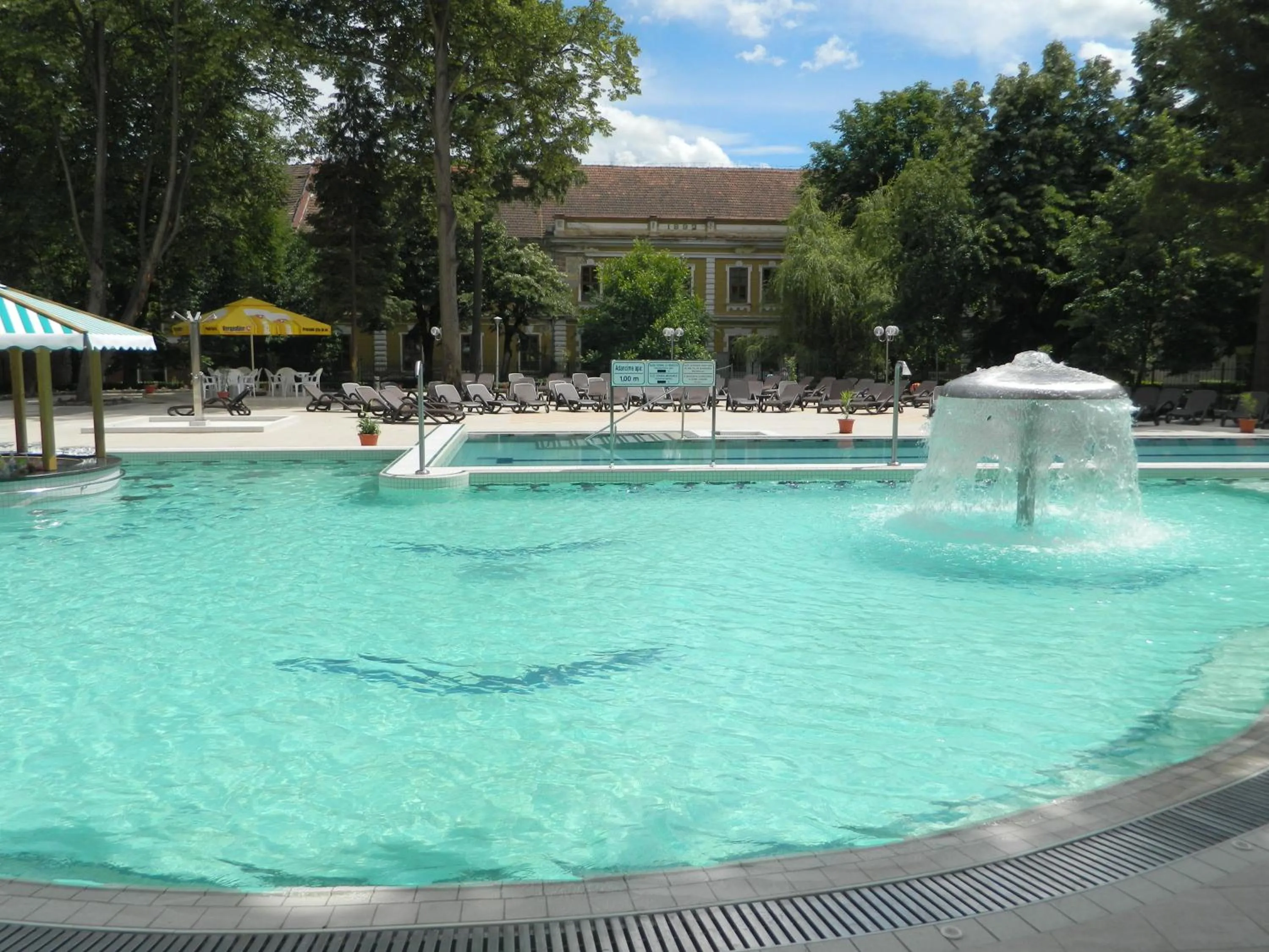 Swimming pool in Hotel Nufarul