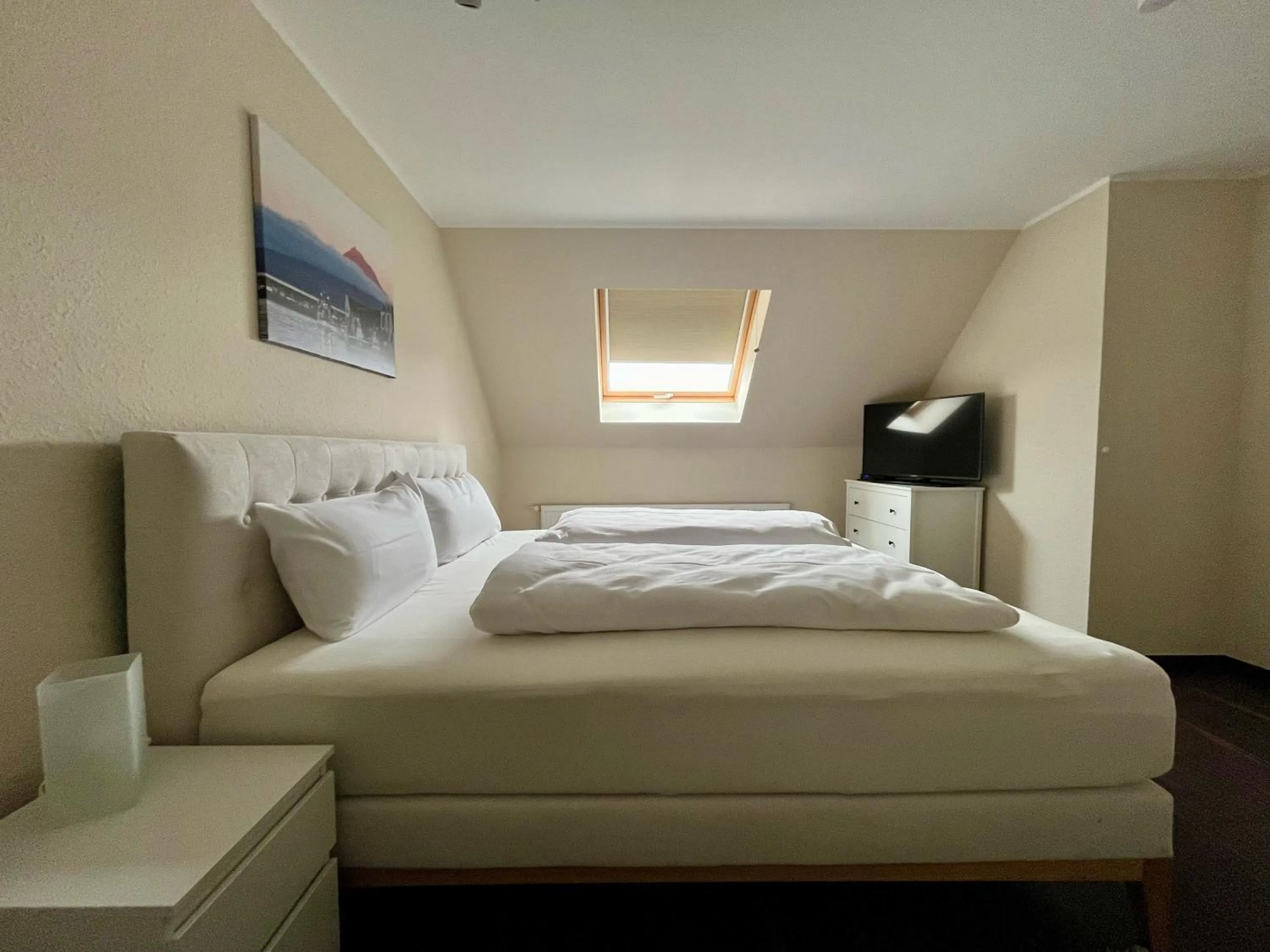 Bed in Troll's Brauhaushotel