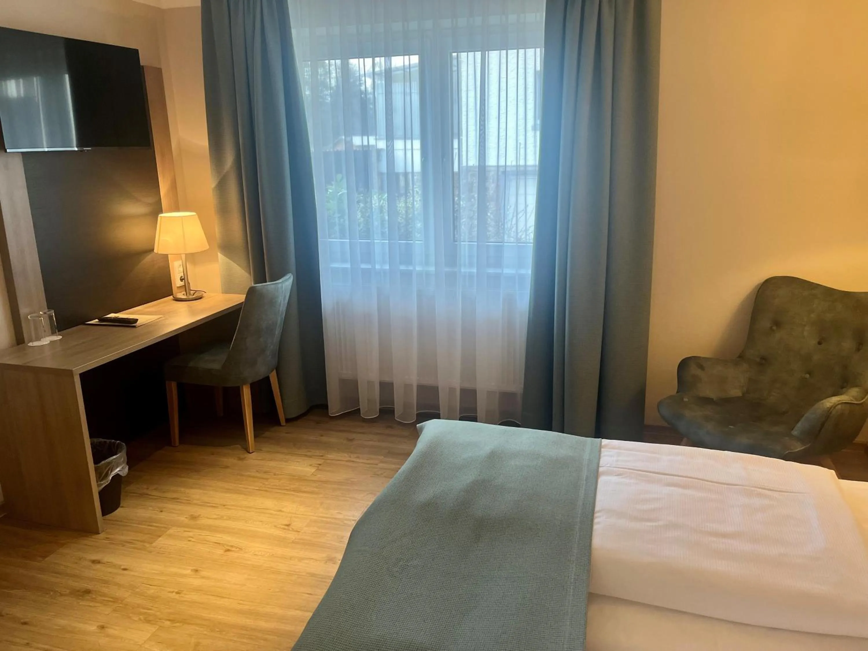 Bed in Troll's Brauhaushotel