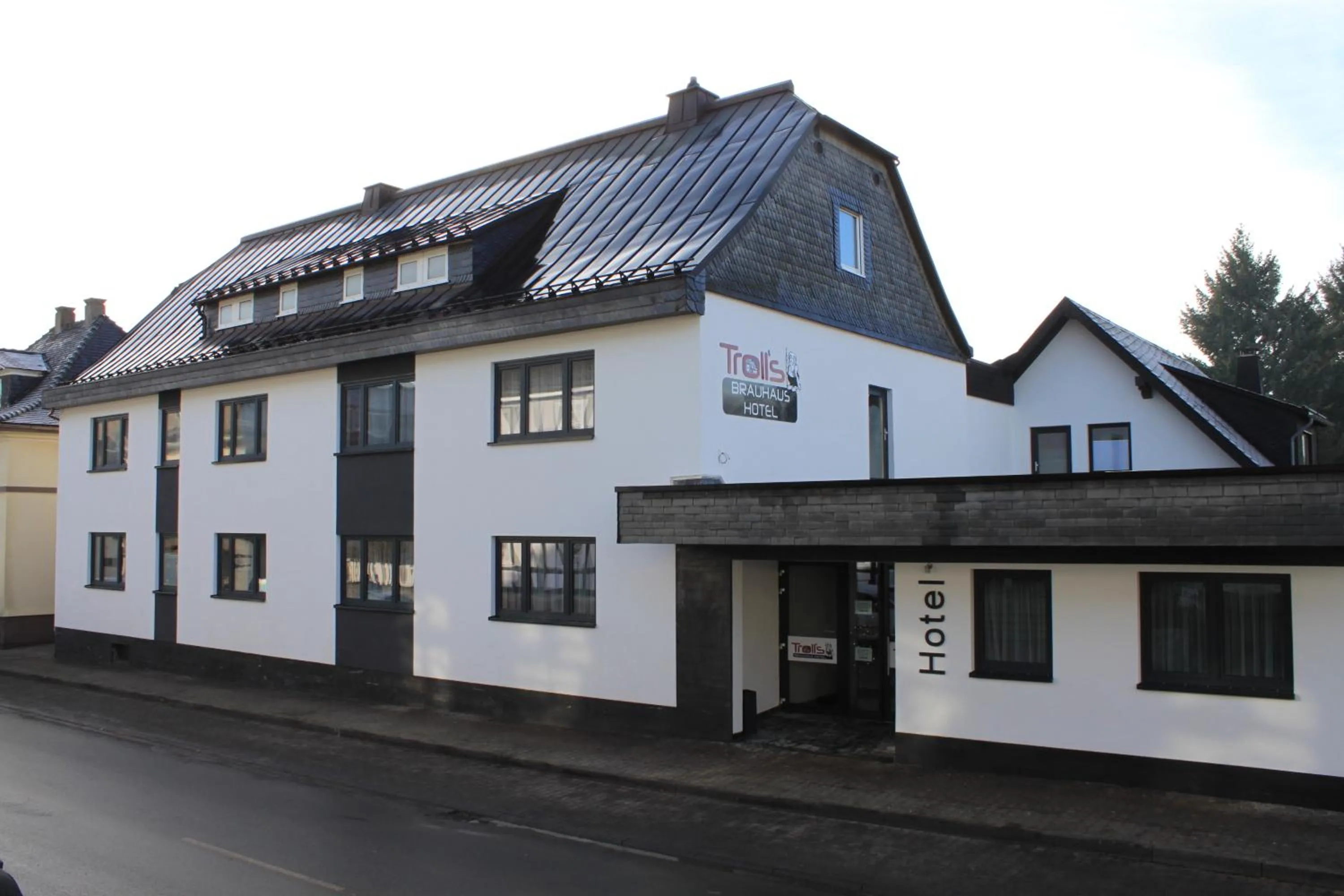 Facade/entrance in Troll's Brauhaushotel