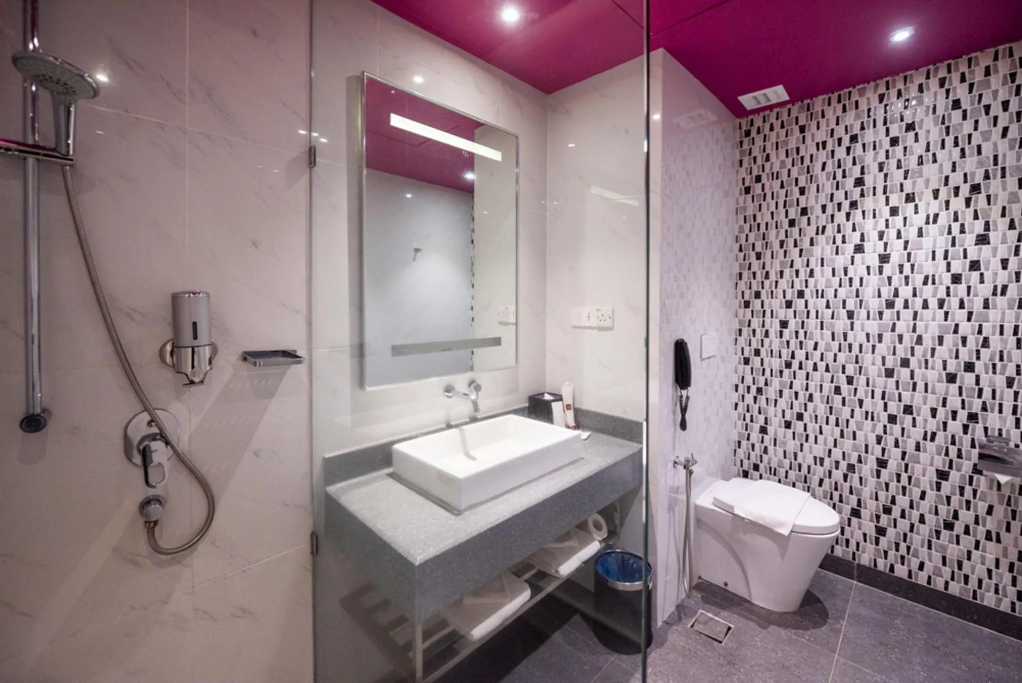 Bathroom in Asaya Hotel Kota Kinabalu - Refurbished 2024