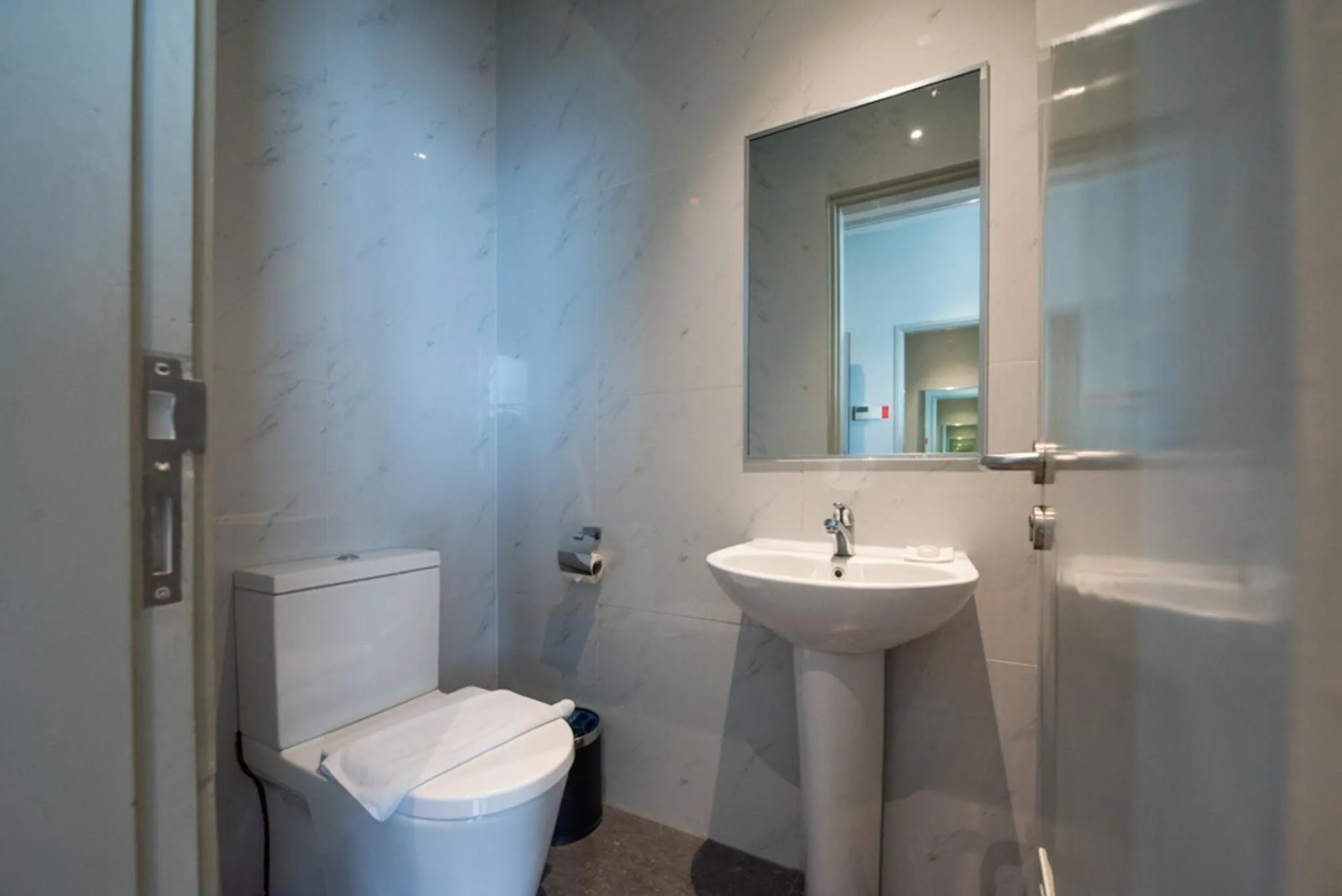 Bathroom in Asaya Hotel Kota Kinabalu - Refurbished 2024