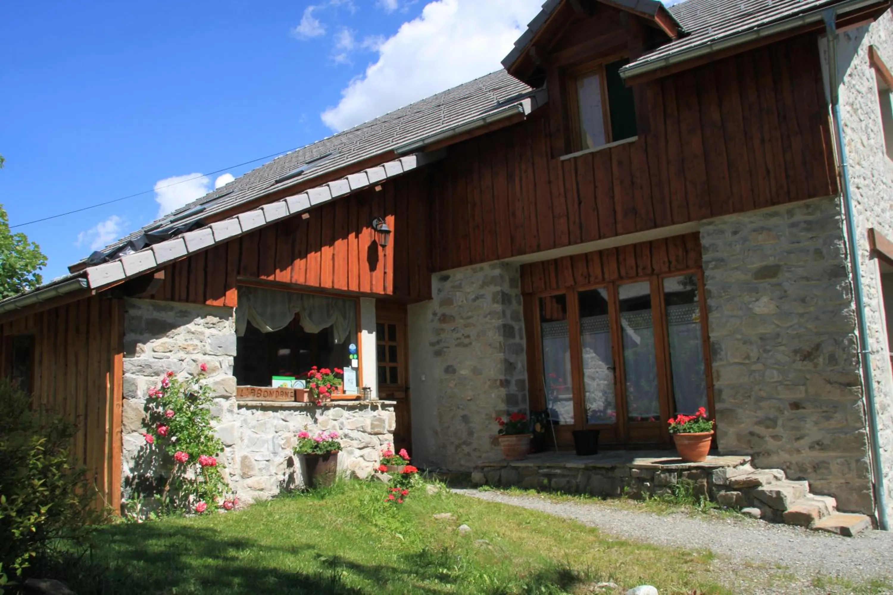 Facade/entrance in Chambres d'hôtes l'Abondance