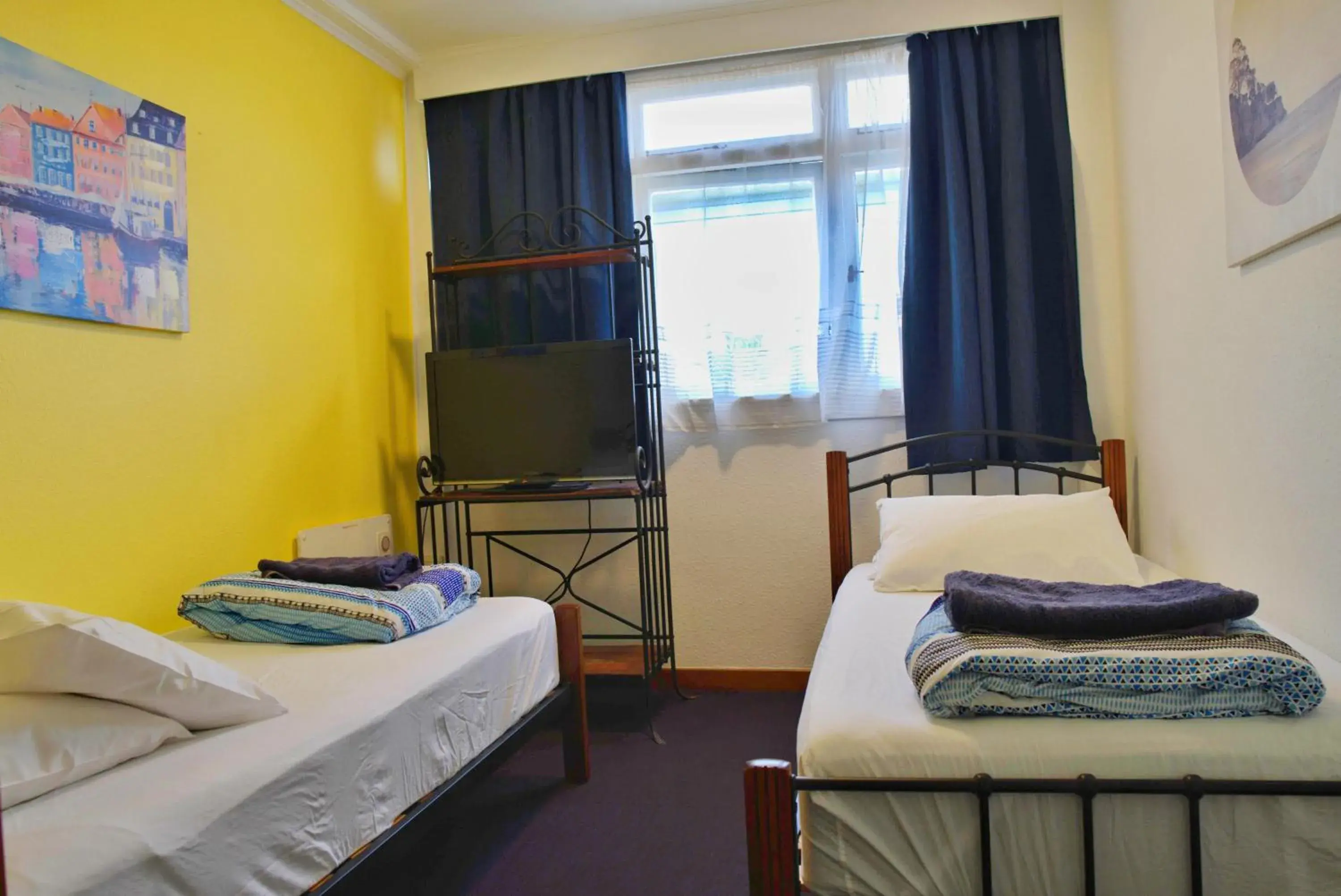 Twin Room with Shared Bathroom in Ariki Backpackers Twin Room with Shared Bathroom in Ariki Backpackers