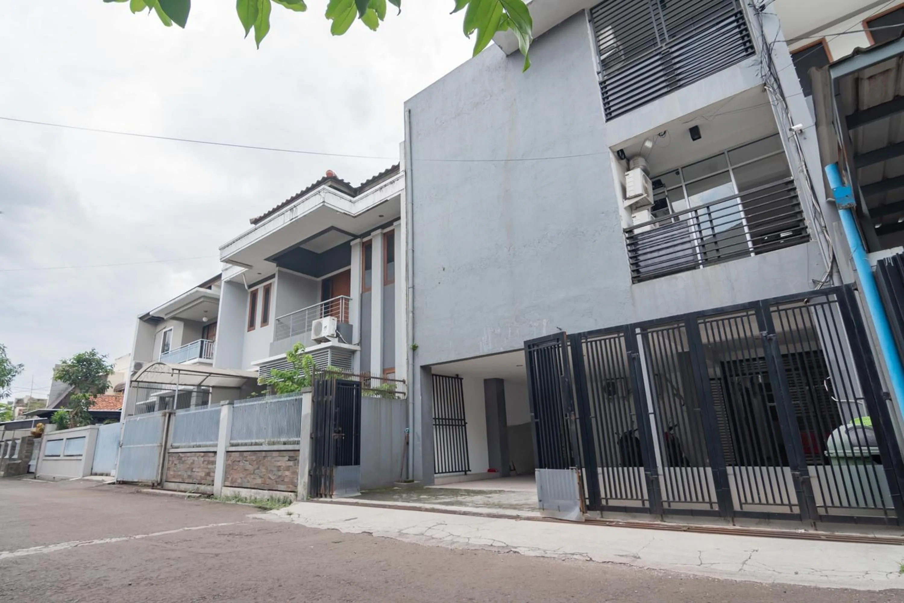 Property building in RedDoorz Syariah At Afifah Guest House near Bikasoga Sport Center