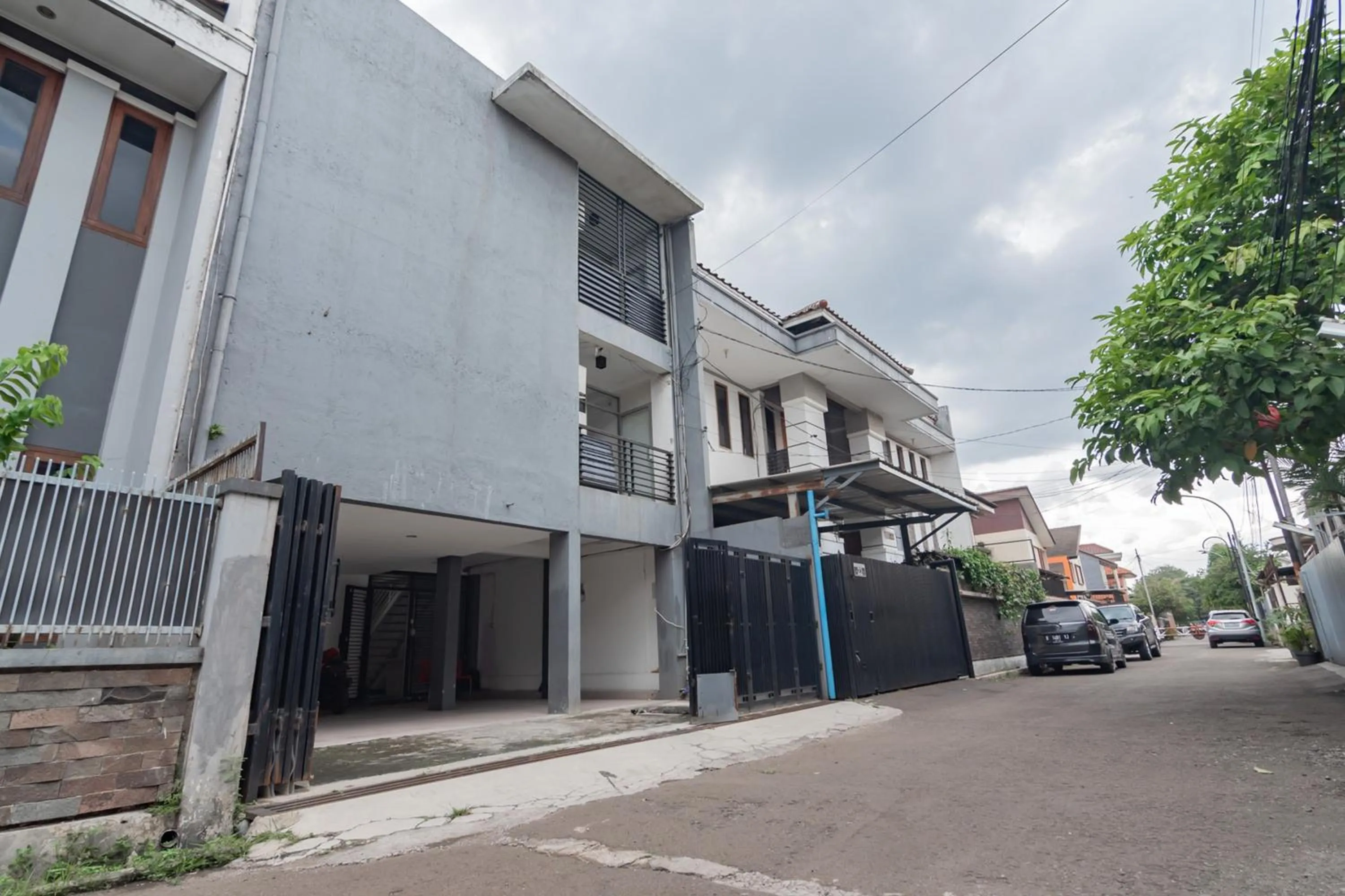 Property building in RedDoorz Syariah At Afifah Guest House near Bikasoga Sport Center