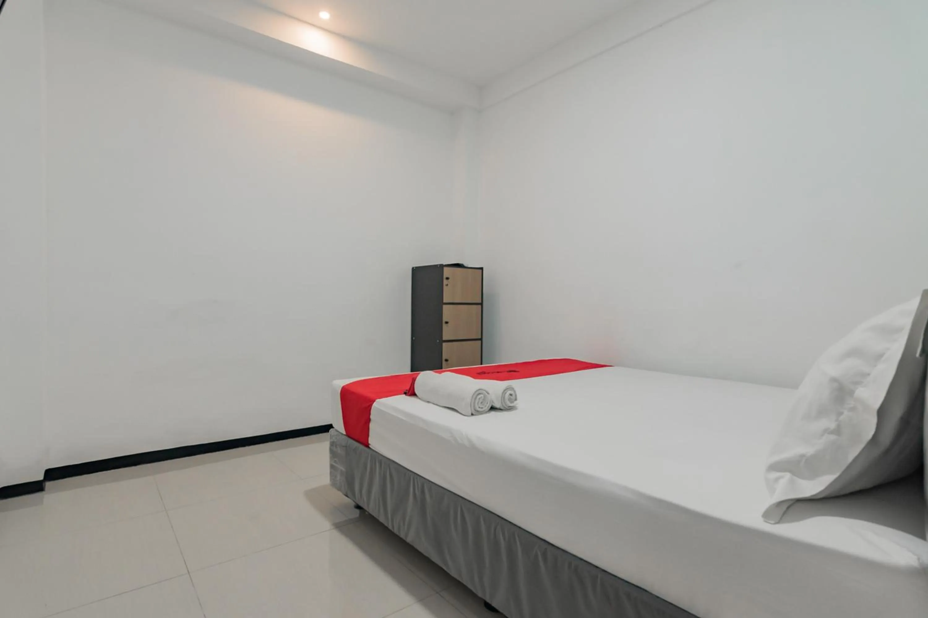 Photo of the whole room, Bed in RedDoorz Syariah At Afifah Guest House near Bikasoga Sport Center