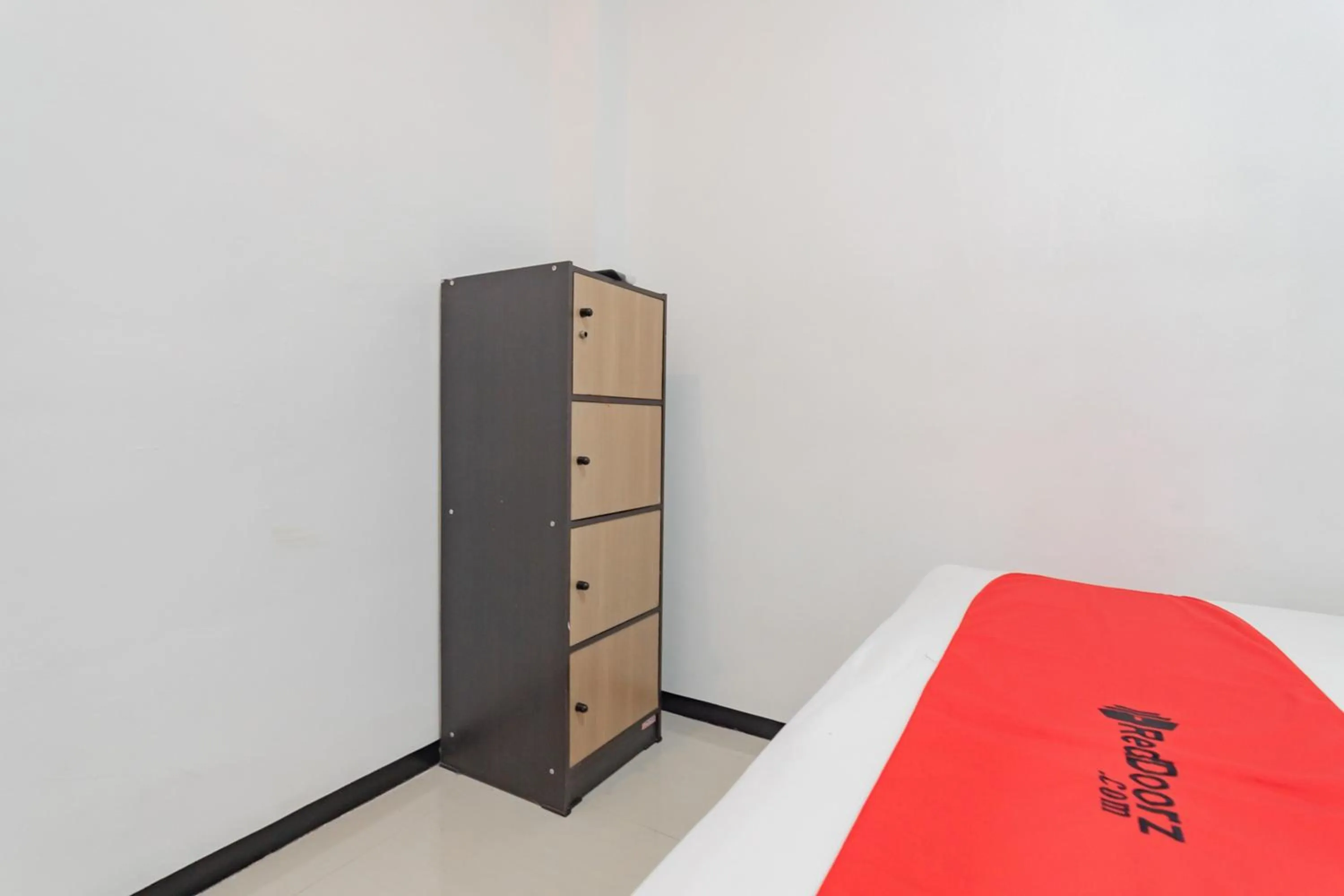 Bedroom, Bed in RedDoorz Syariah At Afifah Guest House near Bikasoga Sport Center