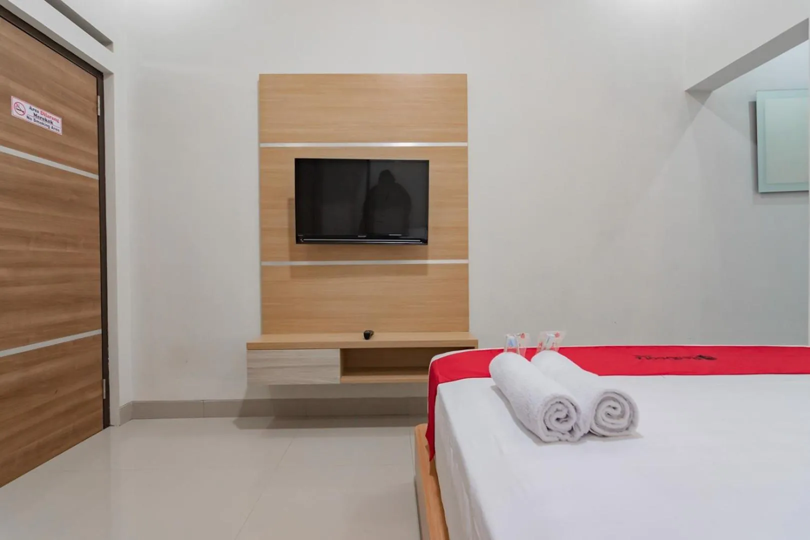 Bedroom, Bed in RedDoorz Syariah @ Boemi Guesthouse Tasikmalaya