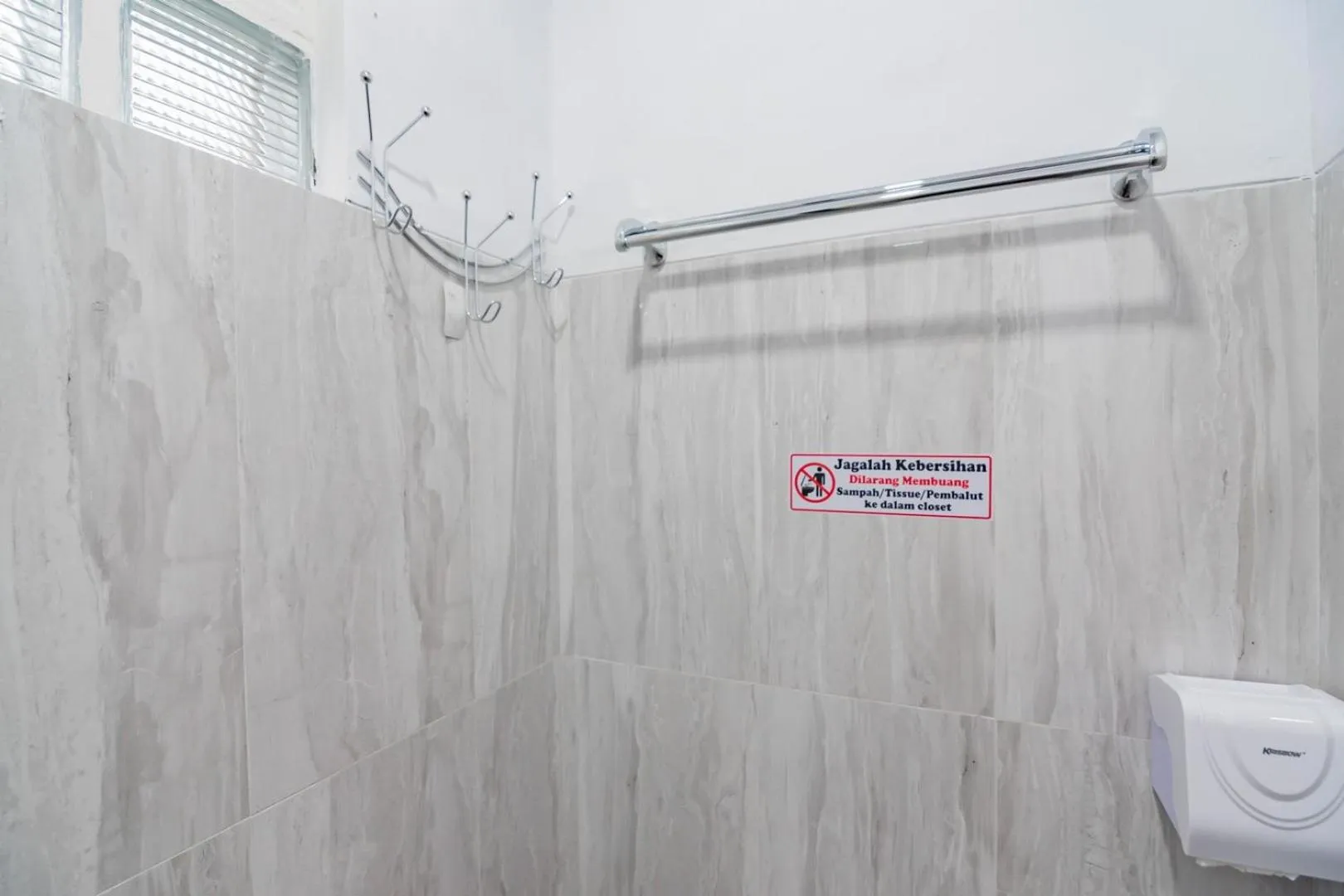 Bathroom in RedDoorz Syariah @ Boemi Guesthouse Tasikmalaya