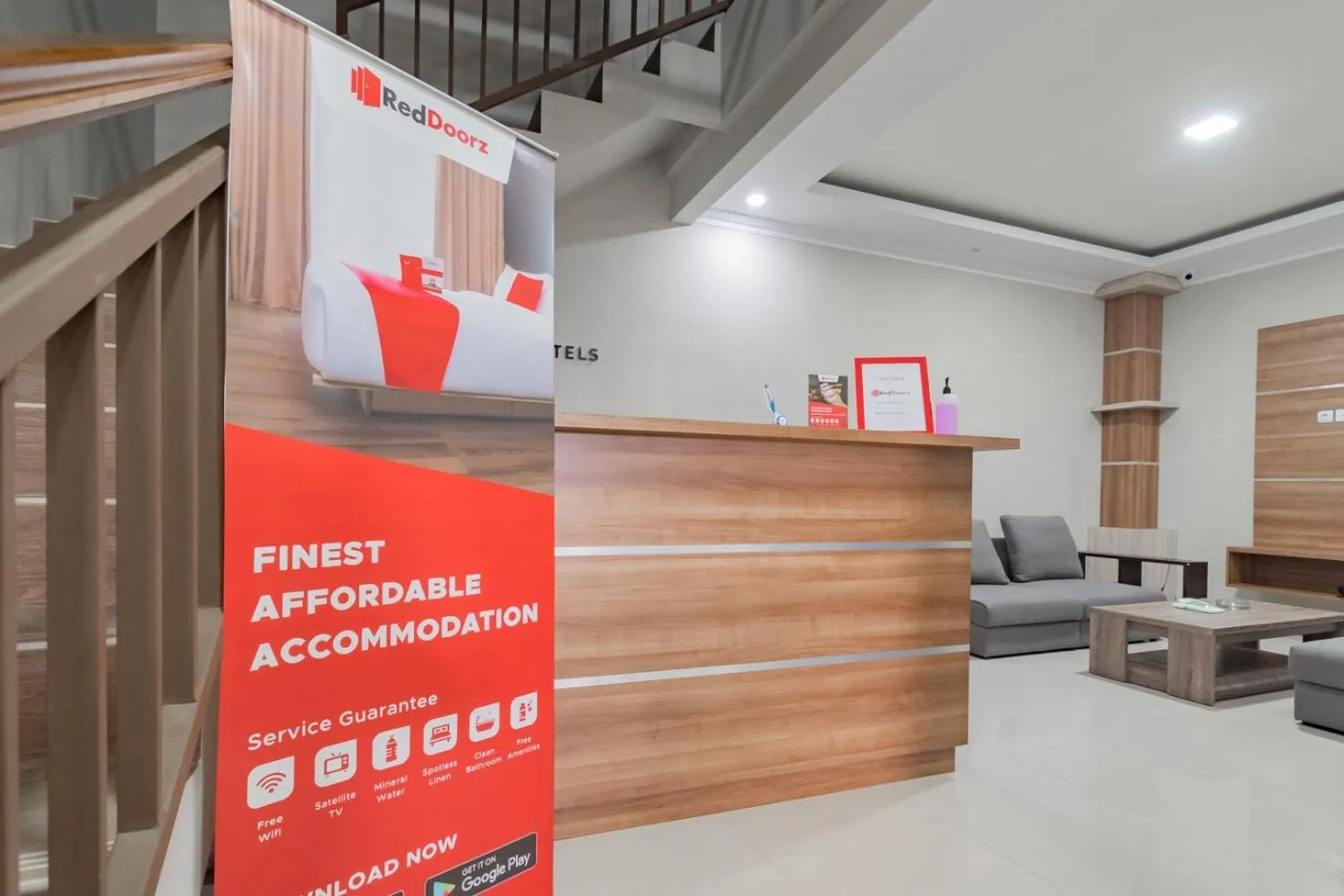 Lobby or reception in RedDoorz Syariah @ Boemi Guesthouse Tasikmalaya