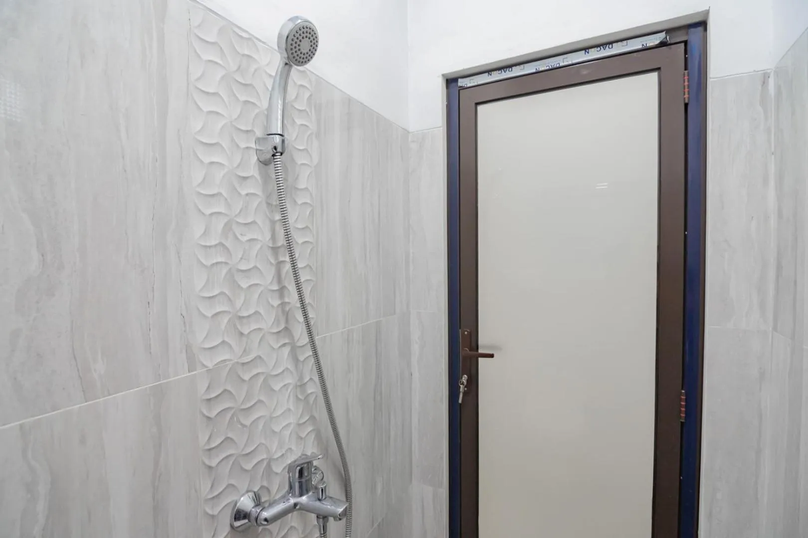 Bathroom in RedDoorz Syariah @ Boemi Guesthouse Tasikmalaya